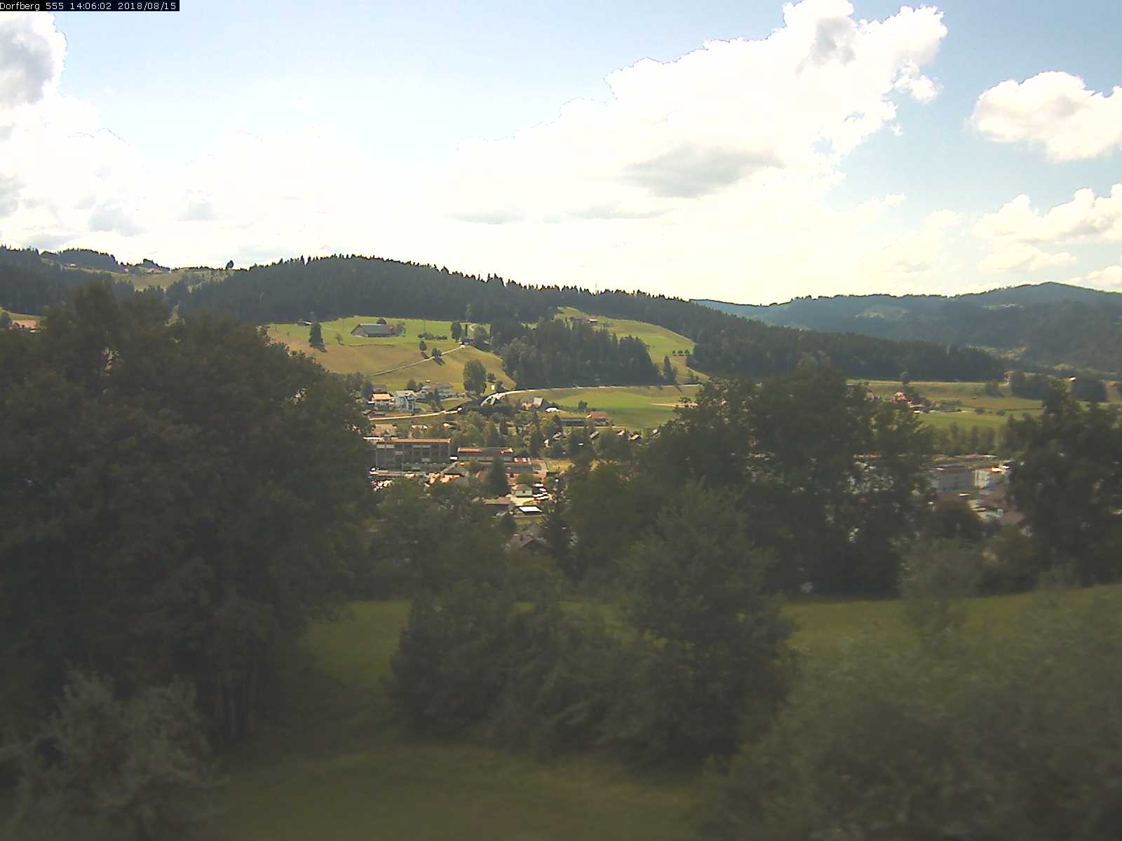 Webcam-Bild: Aussicht vom Dorfberg in Langnau 20180815-140601