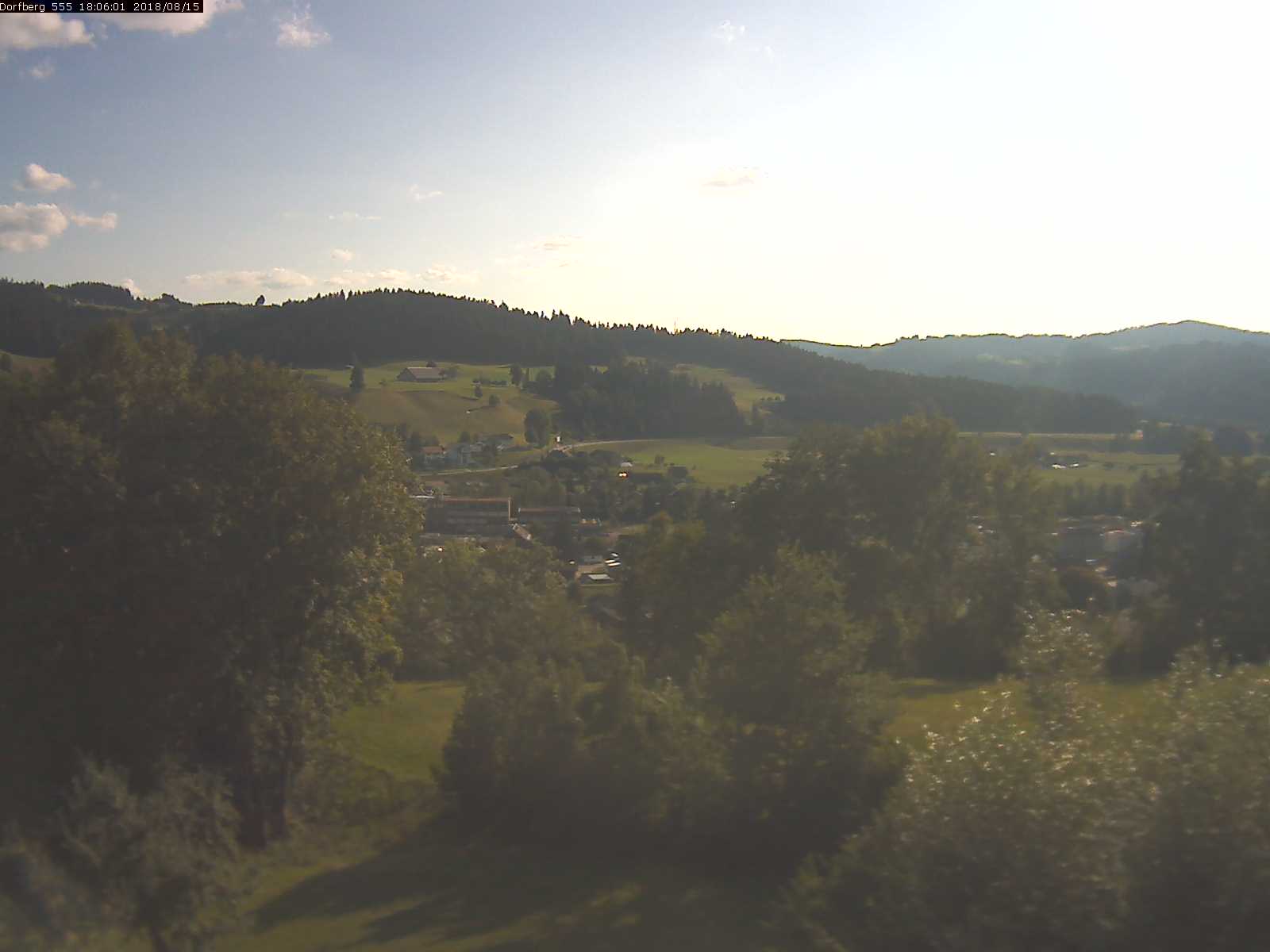 Webcam-Bild: Aussicht vom Dorfberg in Langnau 20180815-180601