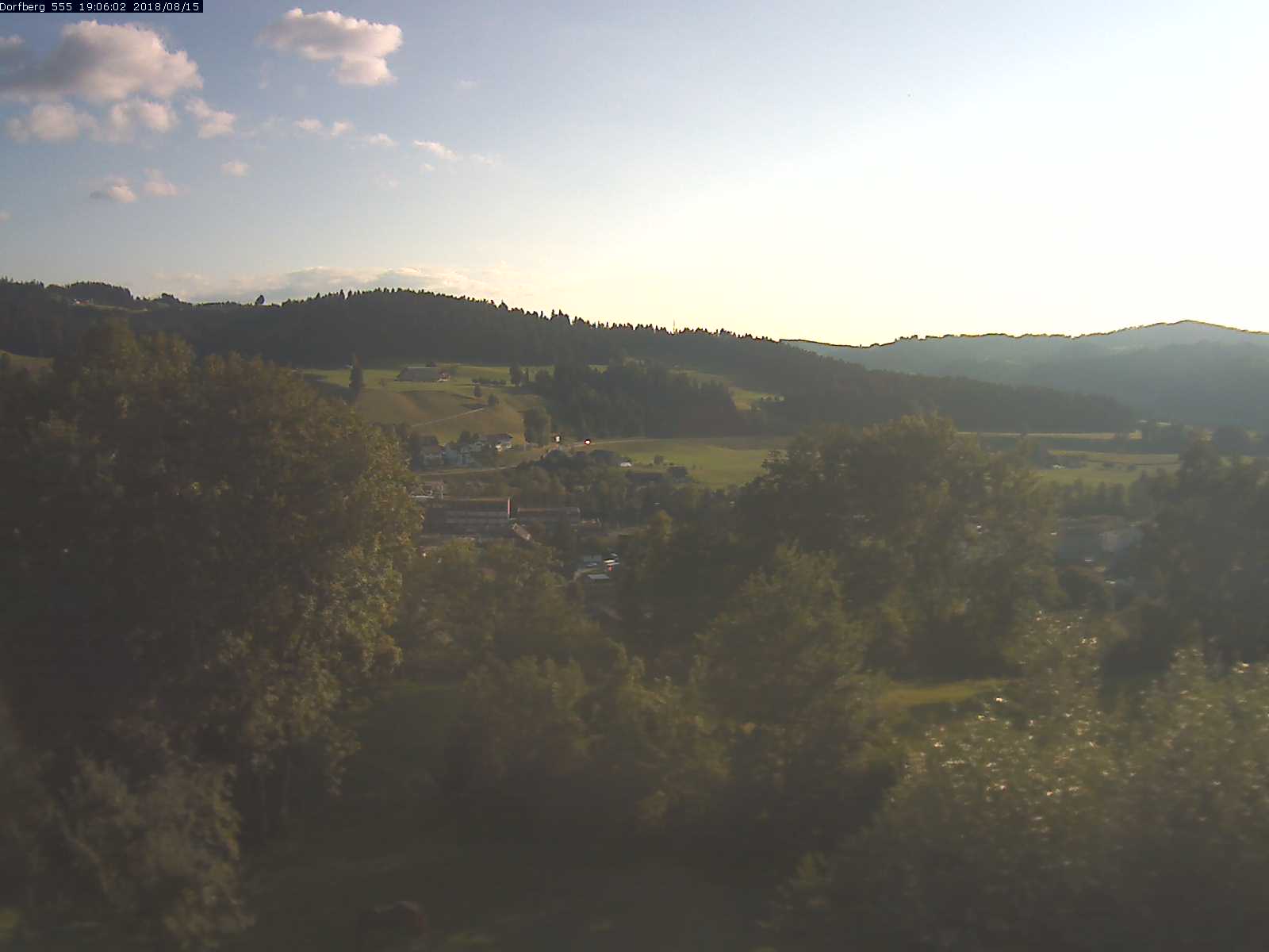 Webcam-Bild: Aussicht vom Dorfberg in Langnau 20180815-190601