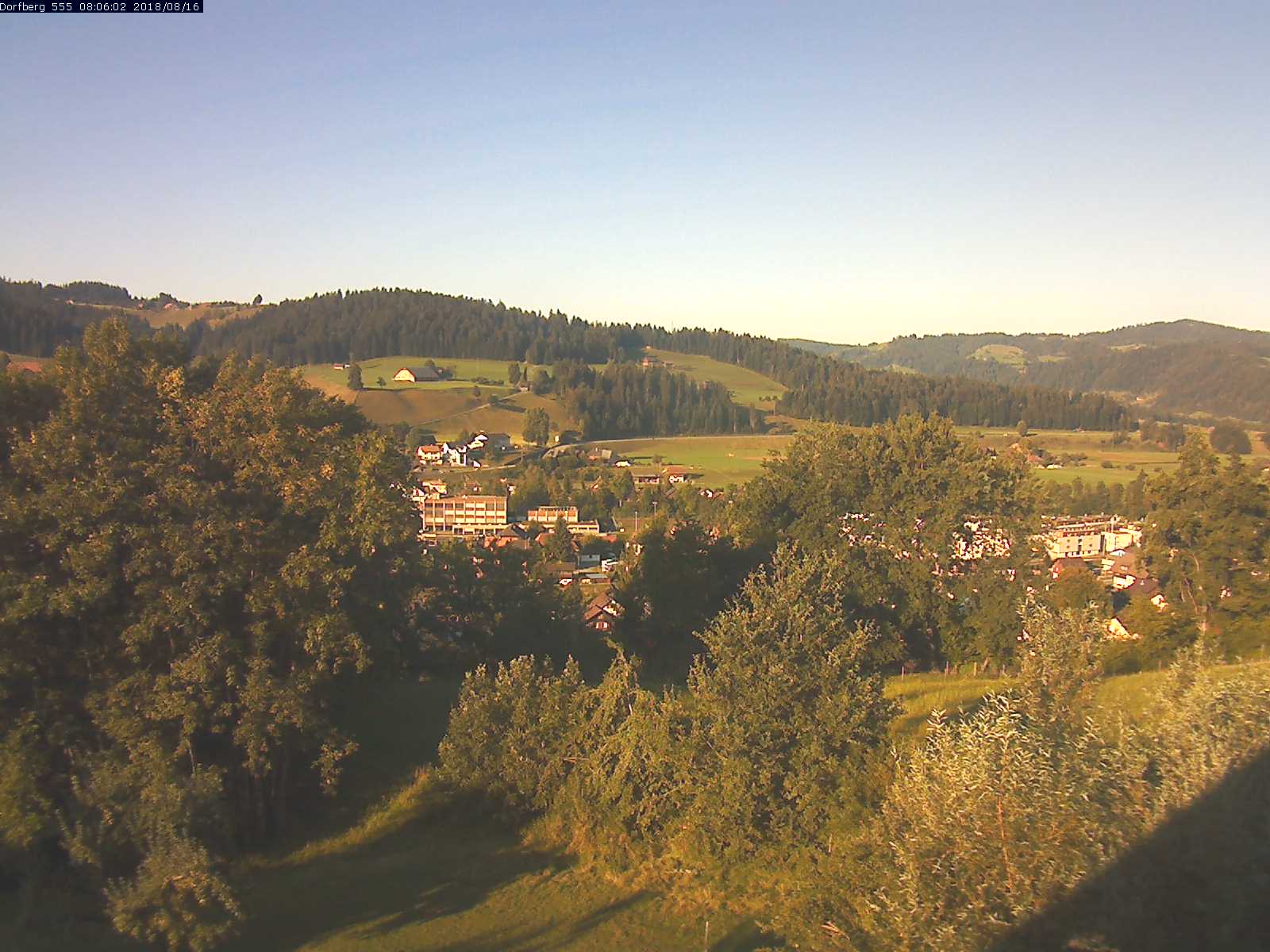 Webcam-Bild: Aussicht vom Dorfberg in Langnau 20180816-080601