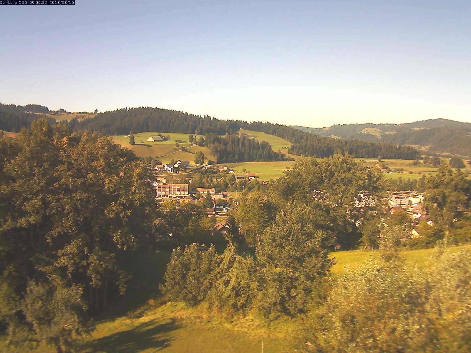 Webcam-Bild: Aussicht vom Dorfberg in Langnau 20180816-090601