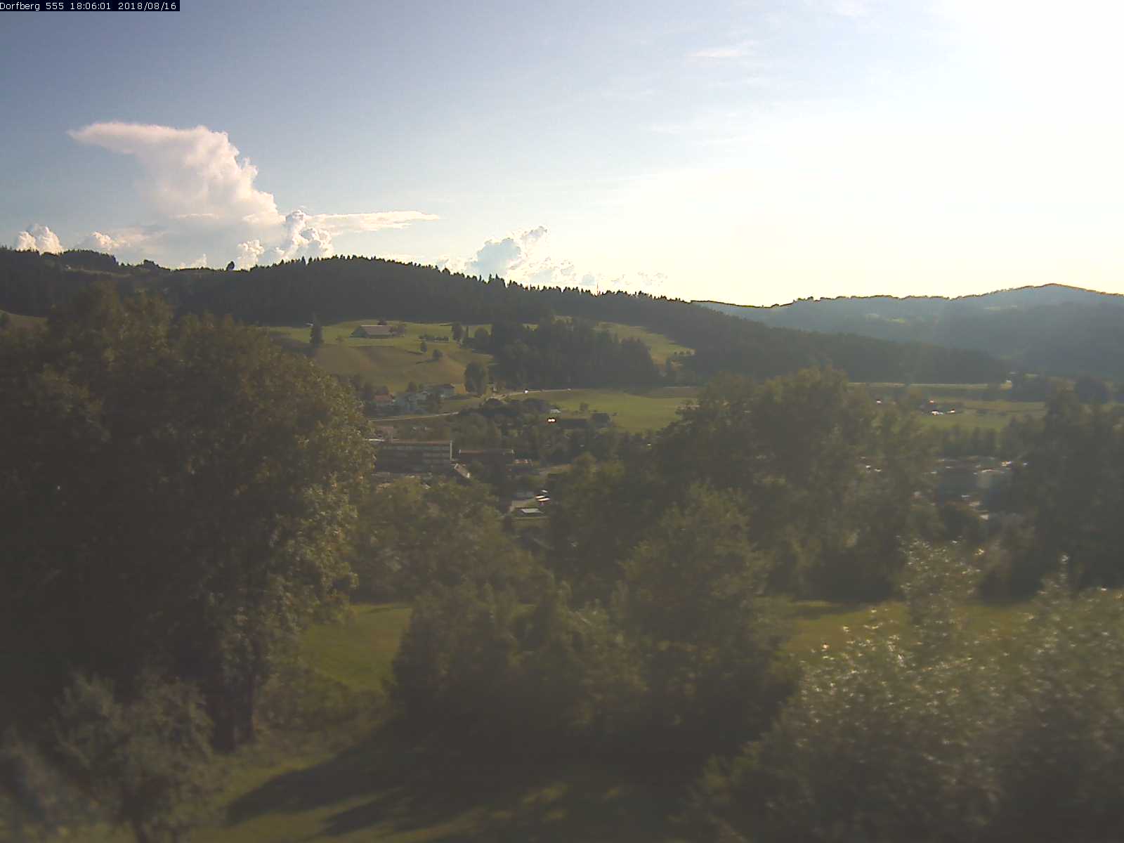 Webcam-Bild: Aussicht vom Dorfberg in Langnau 20180816-180601