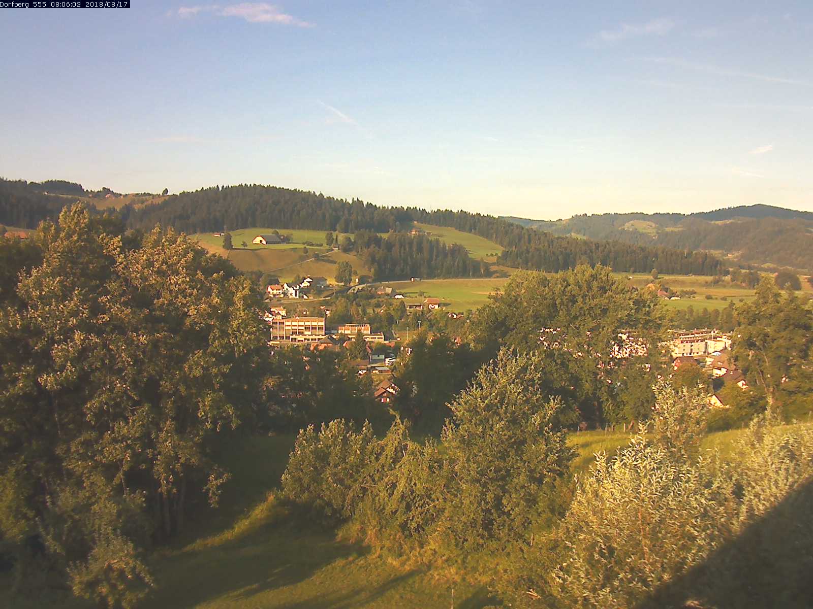 Webcam-Bild: Aussicht vom Dorfberg in Langnau 20180817-080601