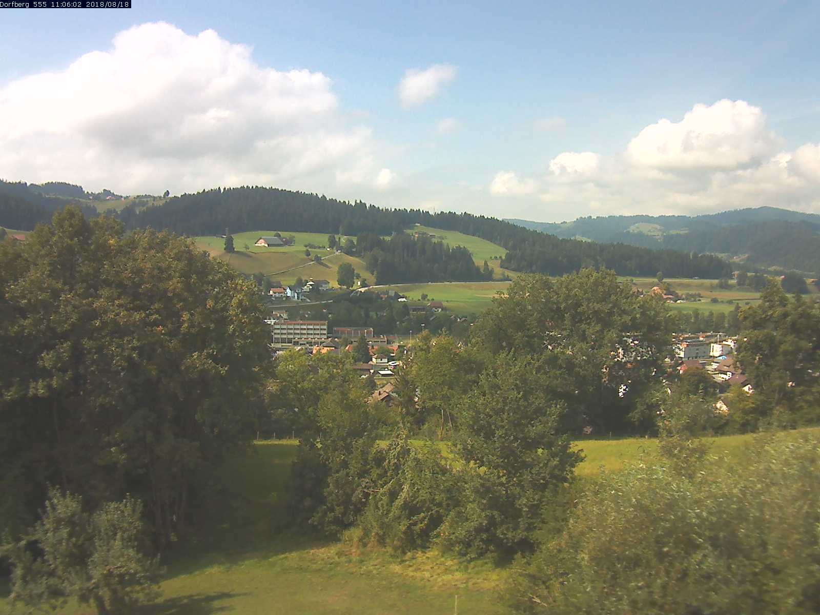 Webcam-Bild: Aussicht vom Dorfberg in Langnau 20180818-110601