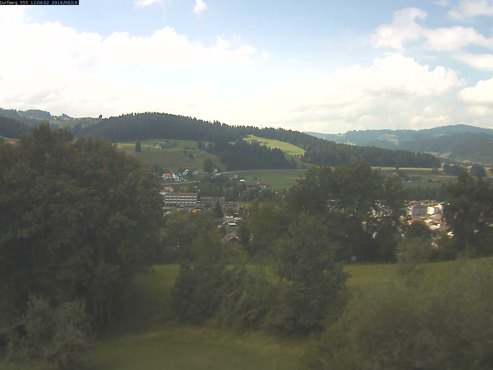 Webcam-Bild: Aussicht vom Dorfberg in Langnau 20180818-120601