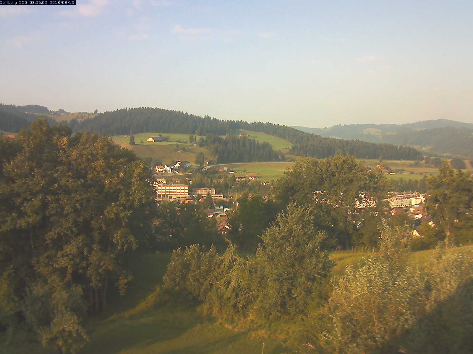 Webcam-Bild: Aussicht vom Dorfberg in Langnau 20180819-080601