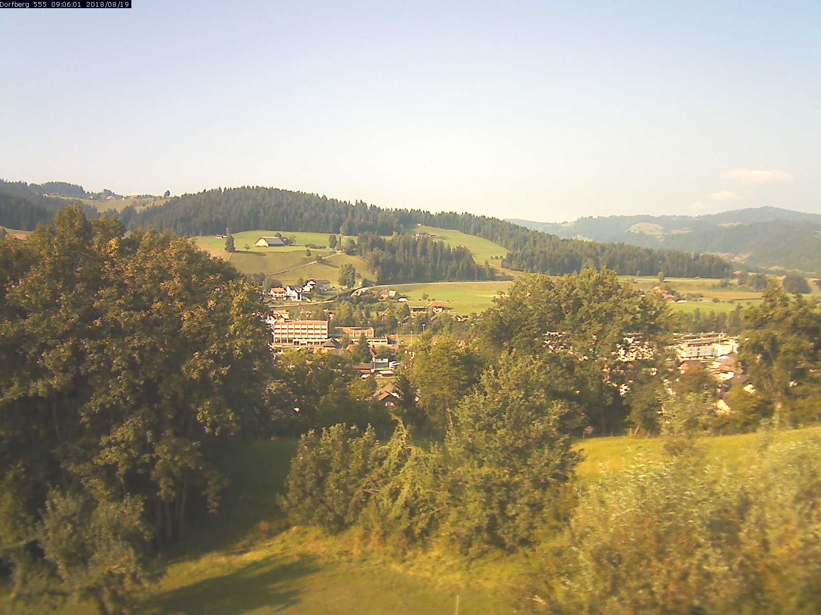 Webcam-Bild: Aussicht vom Dorfberg in Langnau 20180819-090601
