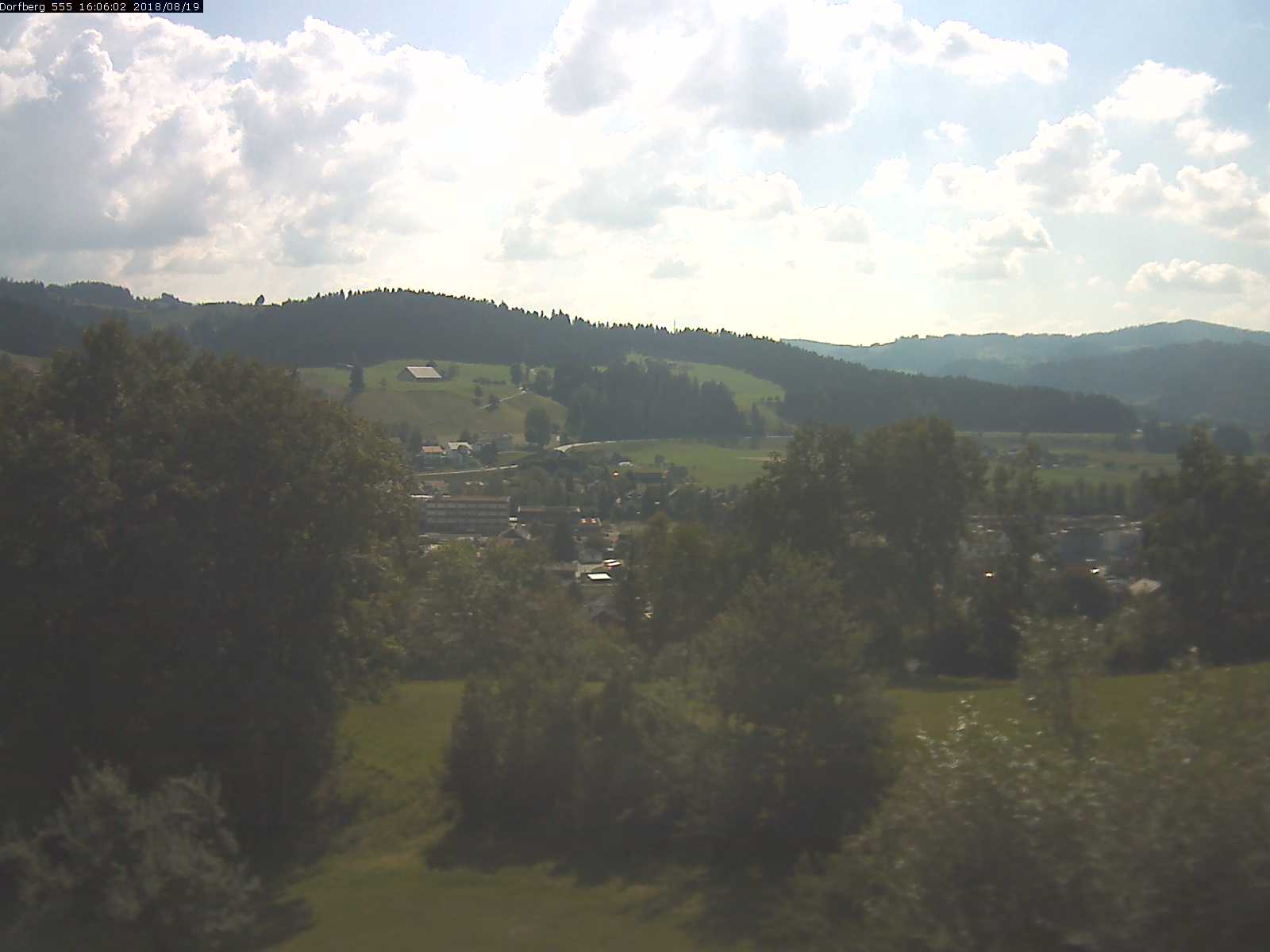 Webcam-Bild: Aussicht vom Dorfberg in Langnau 20180819-160601