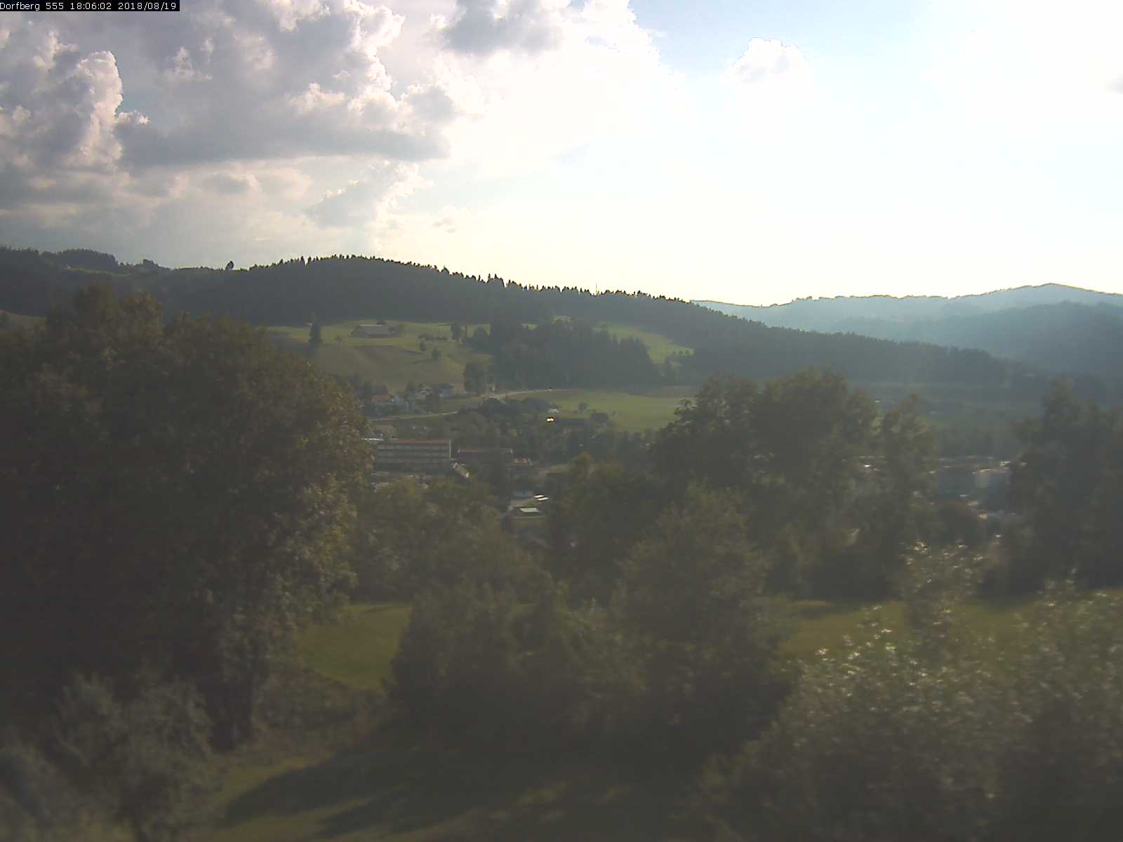 Webcam-Bild: Aussicht vom Dorfberg in Langnau 20180819-180601