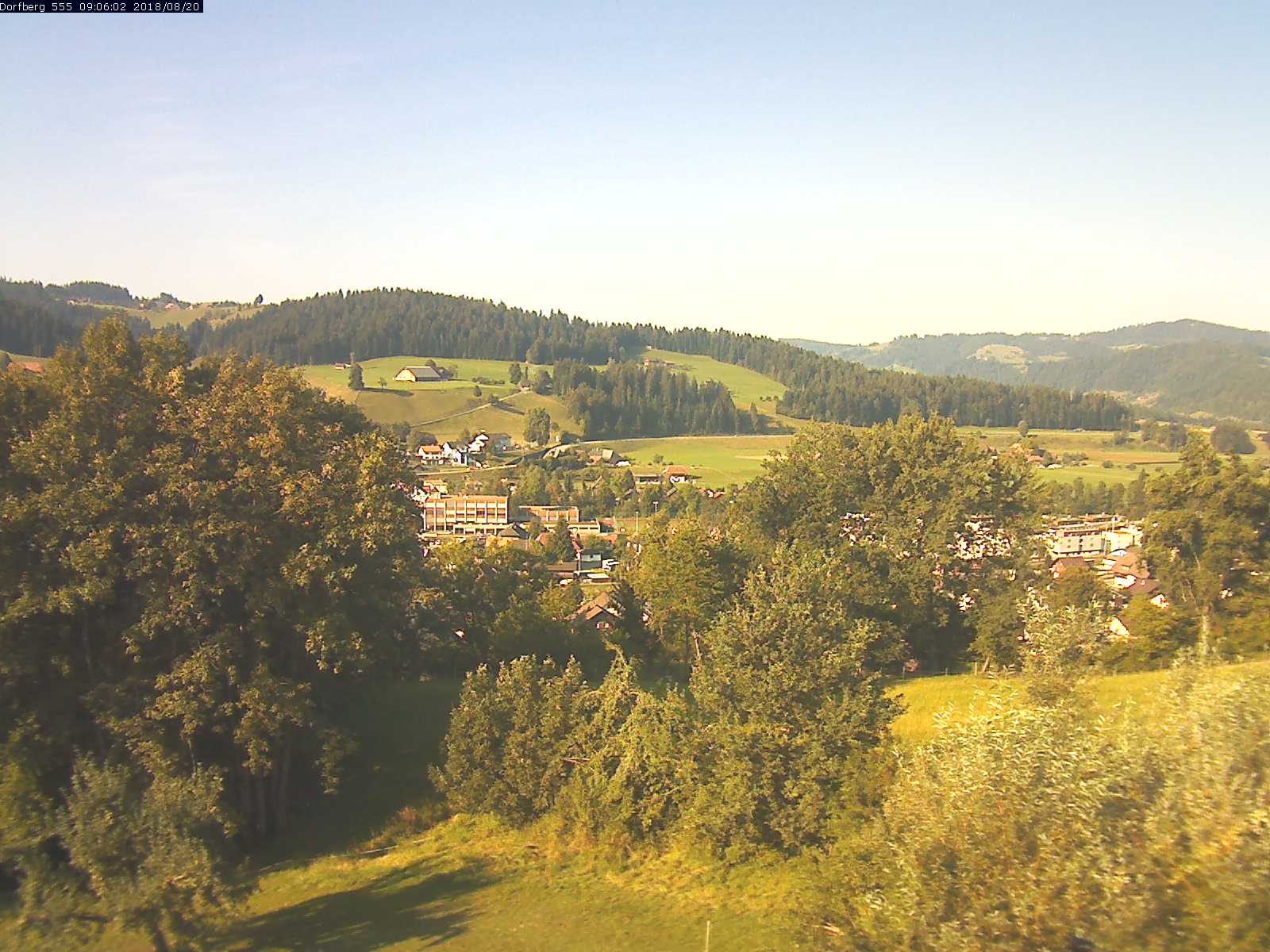 Webcam-Bild: Aussicht vom Dorfberg in Langnau 20180820-090601