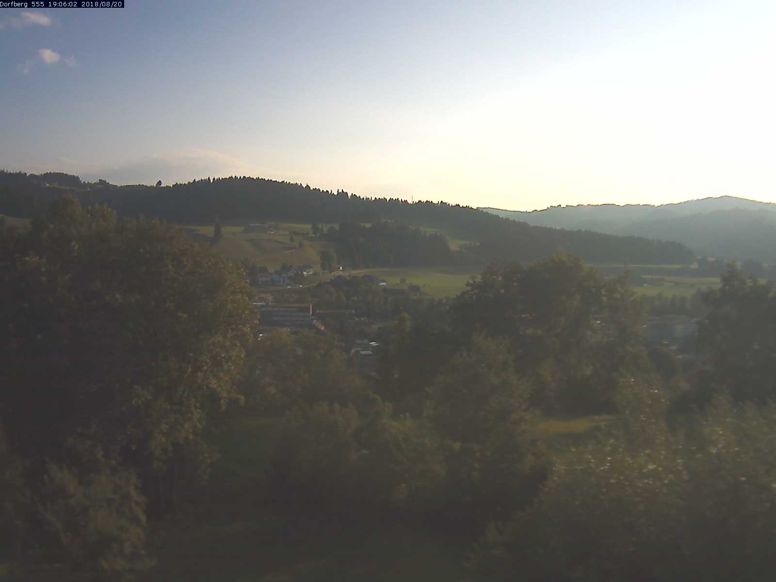 Webcam-Bild: Aussicht vom Dorfberg in Langnau 20180820-190601