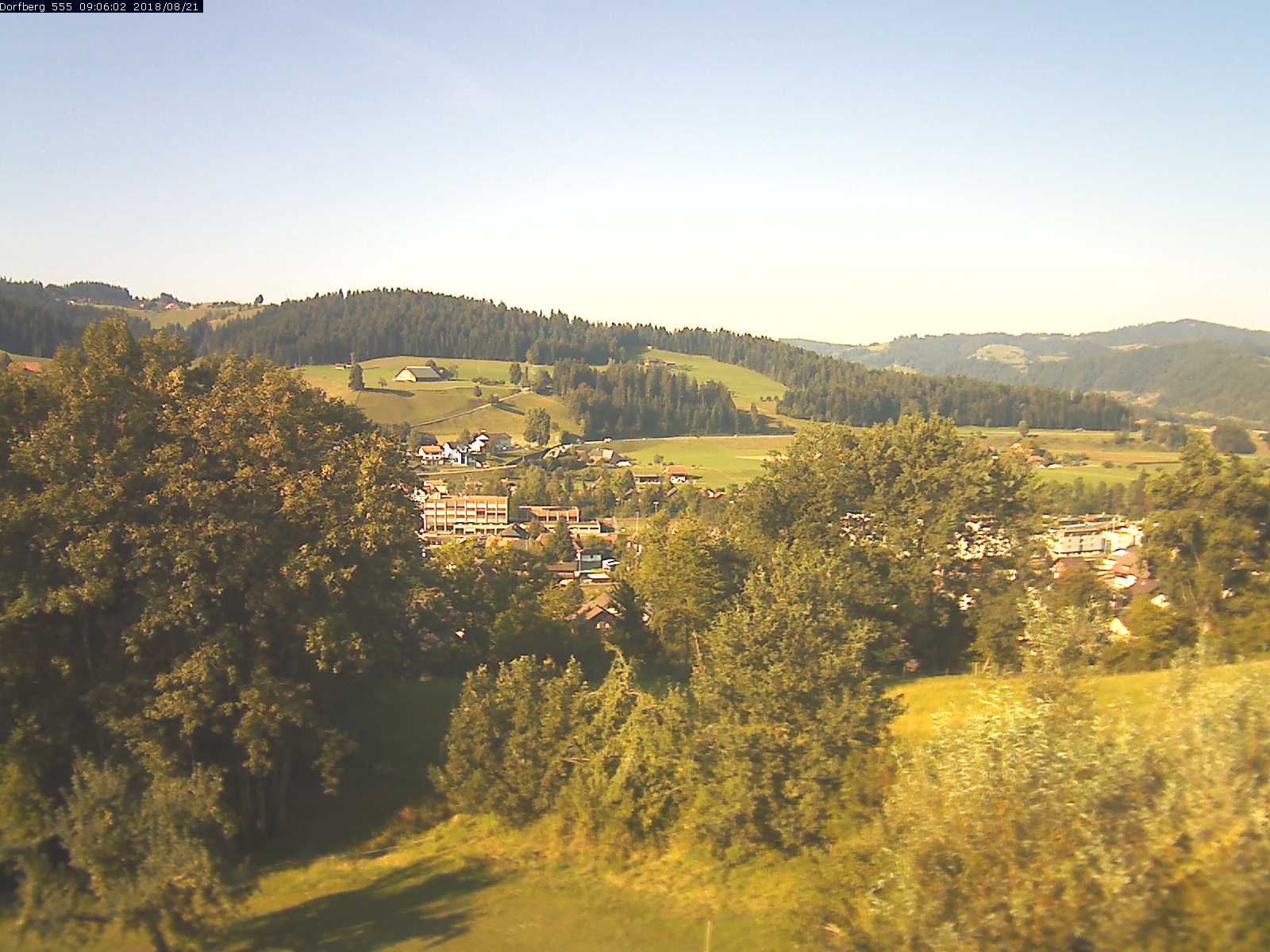 Webcam-Bild: Aussicht vom Dorfberg in Langnau 20180821-090601