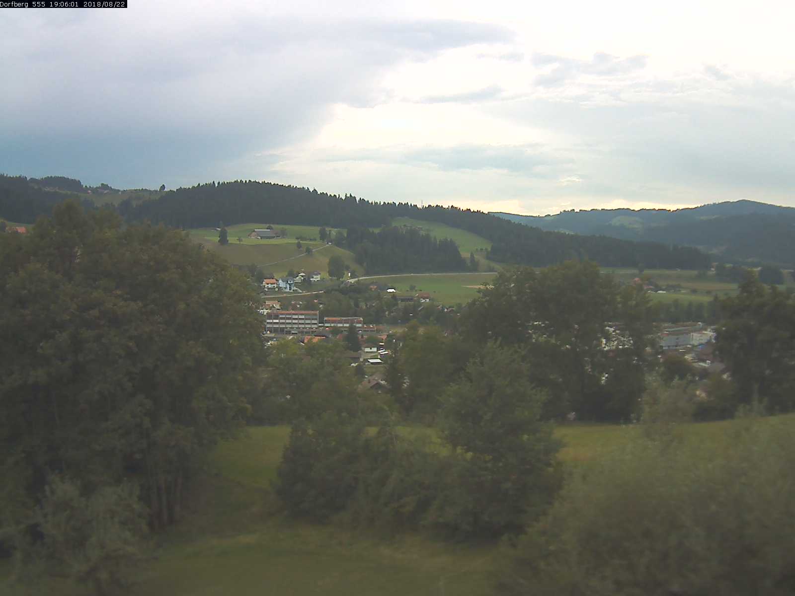 Webcam-Bild: Aussicht vom Dorfberg in Langnau 20180822-190601