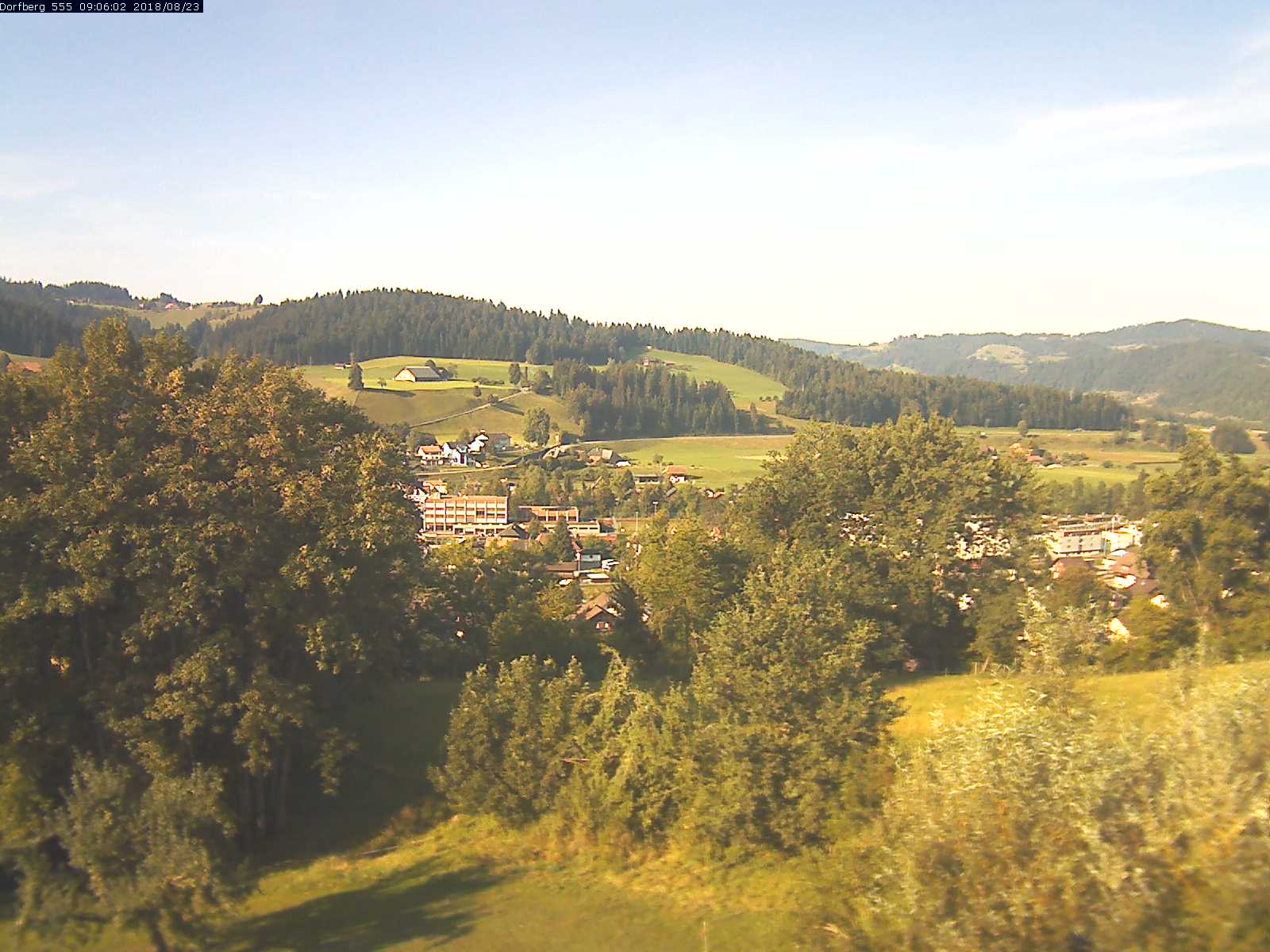 Webcam-Bild: Aussicht vom Dorfberg in Langnau 20180823-090601