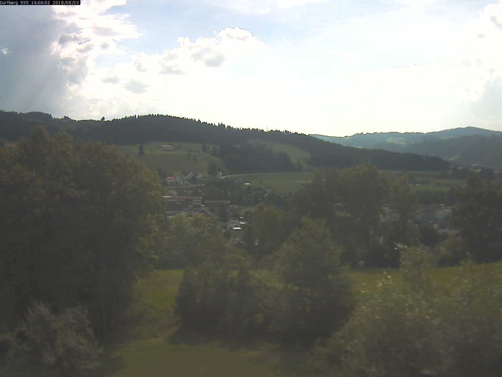 Webcam-Bild: Aussicht vom Dorfberg in Langnau 20180823-160601