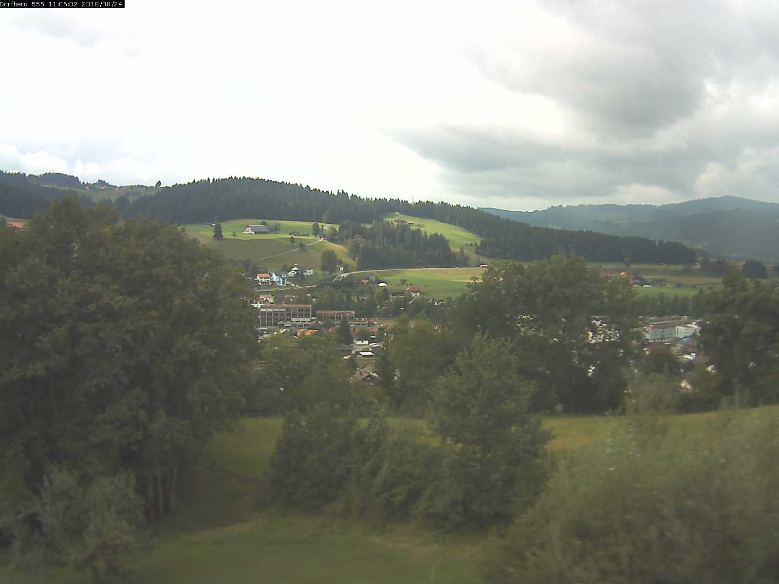 Webcam-Bild: Aussicht vom Dorfberg in Langnau 20180824-110601