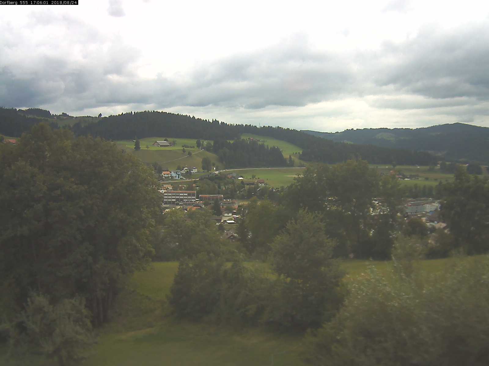 Webcam-Bild: Aussicht vom Dorfberg in Langnau 20180824-170601