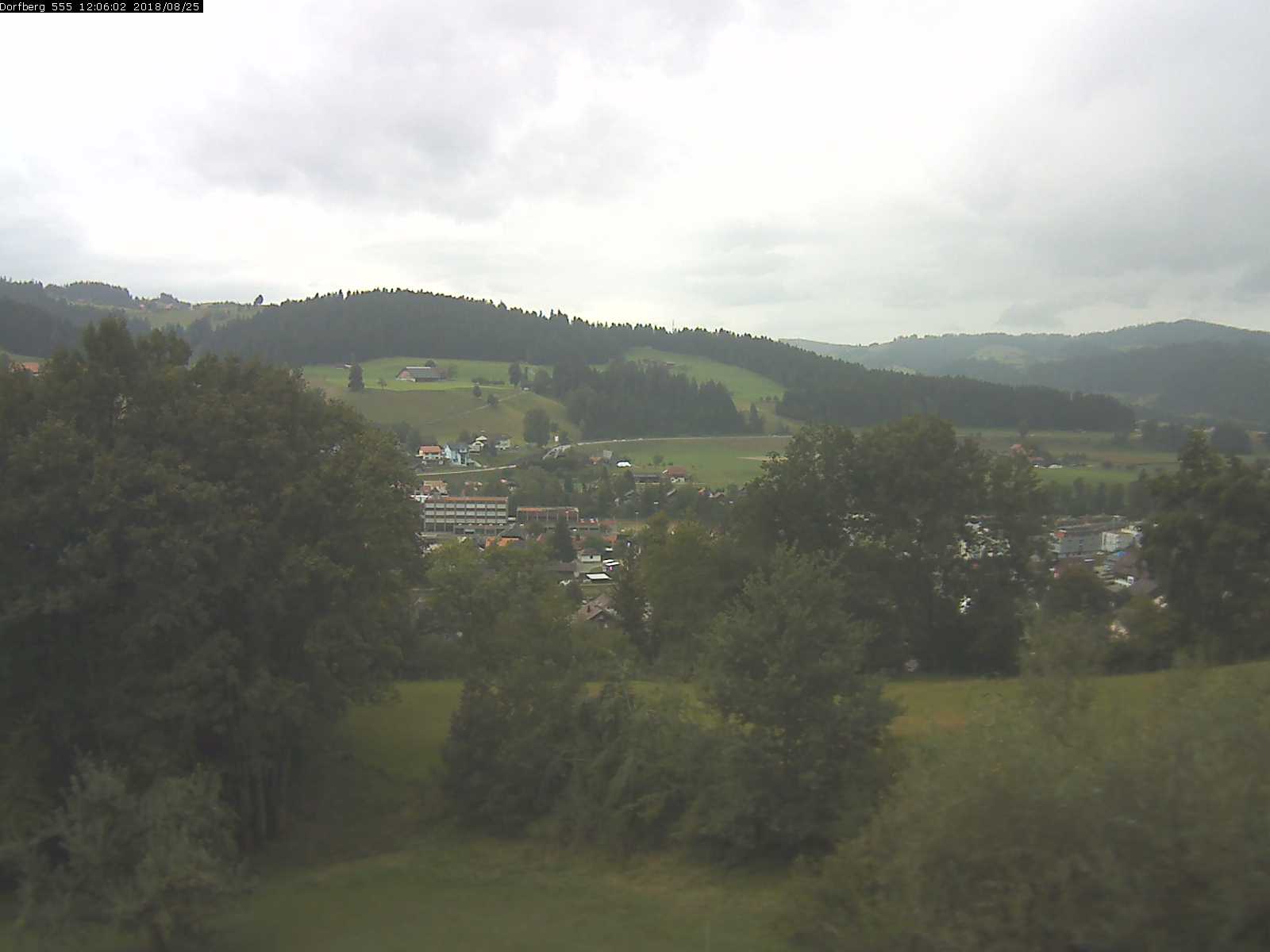 Webcam-Bild: Aussicht vom Dorfberg in Langnau 20180825-120601