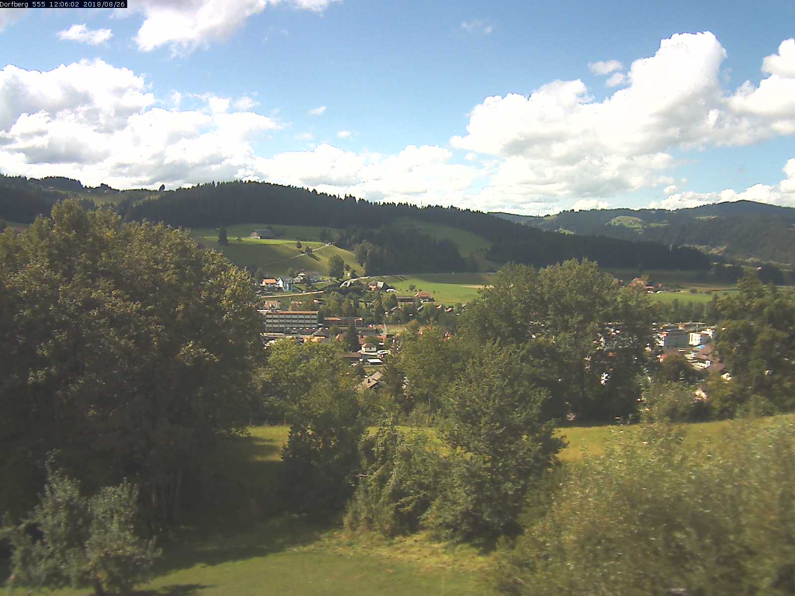 Webcam-Bild: Aussicht vom Dorfberg in Langnau 20180826-120601