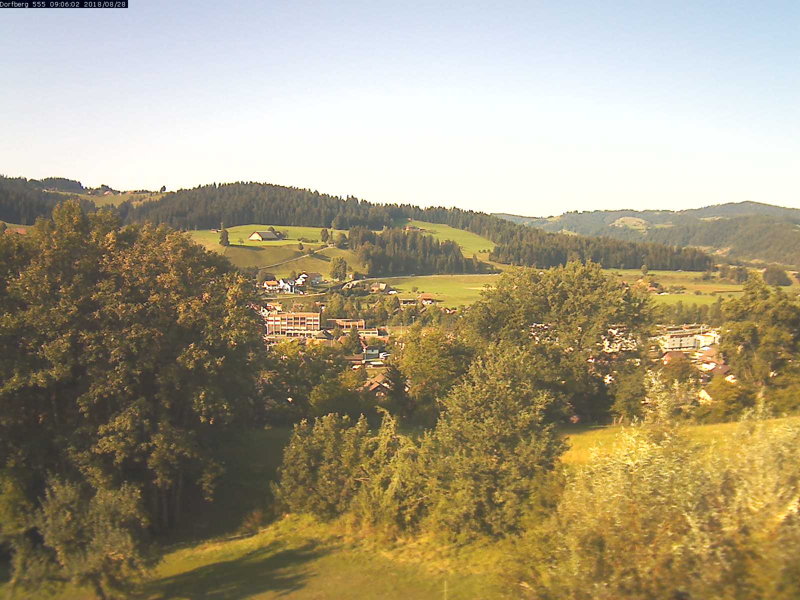 Webcam-Bild: Aussicht vom Dorfberg in Langnau 20180828-090601