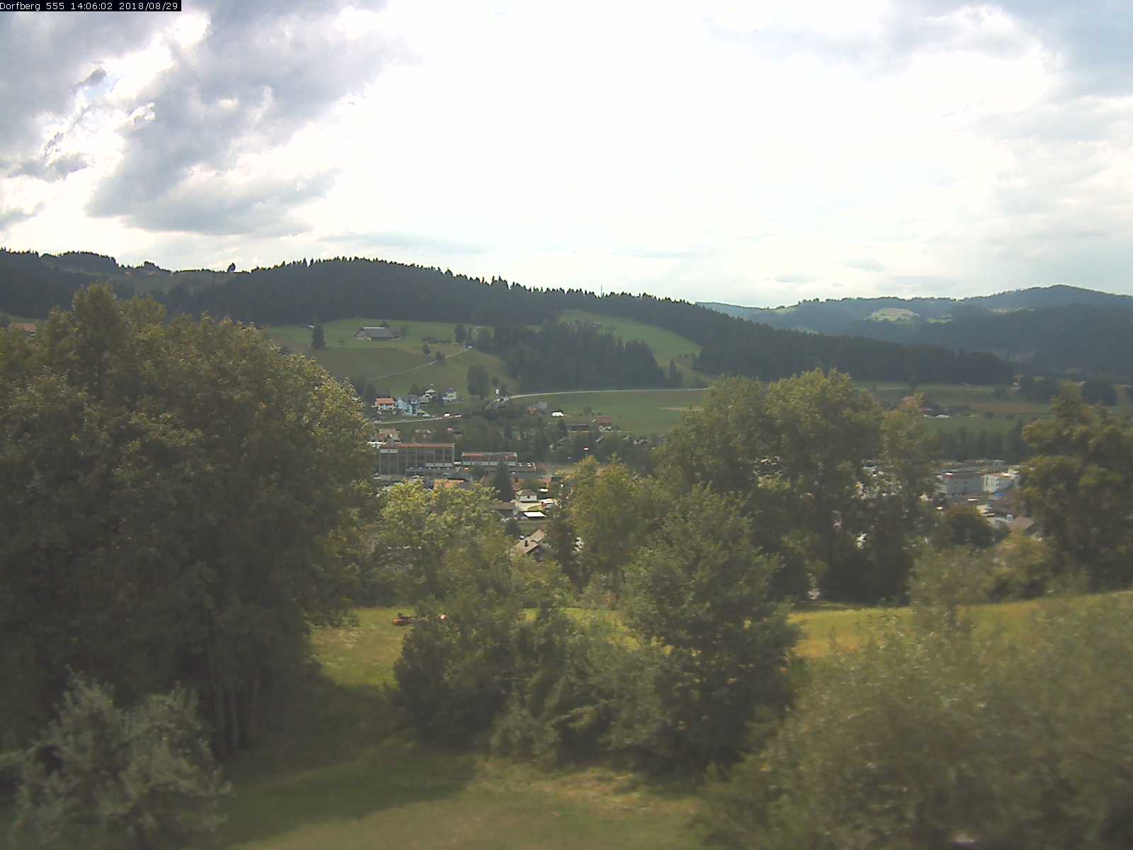 Webcam-Bild: Aussicht vom Dorfberg in Langnau 20180829-140601