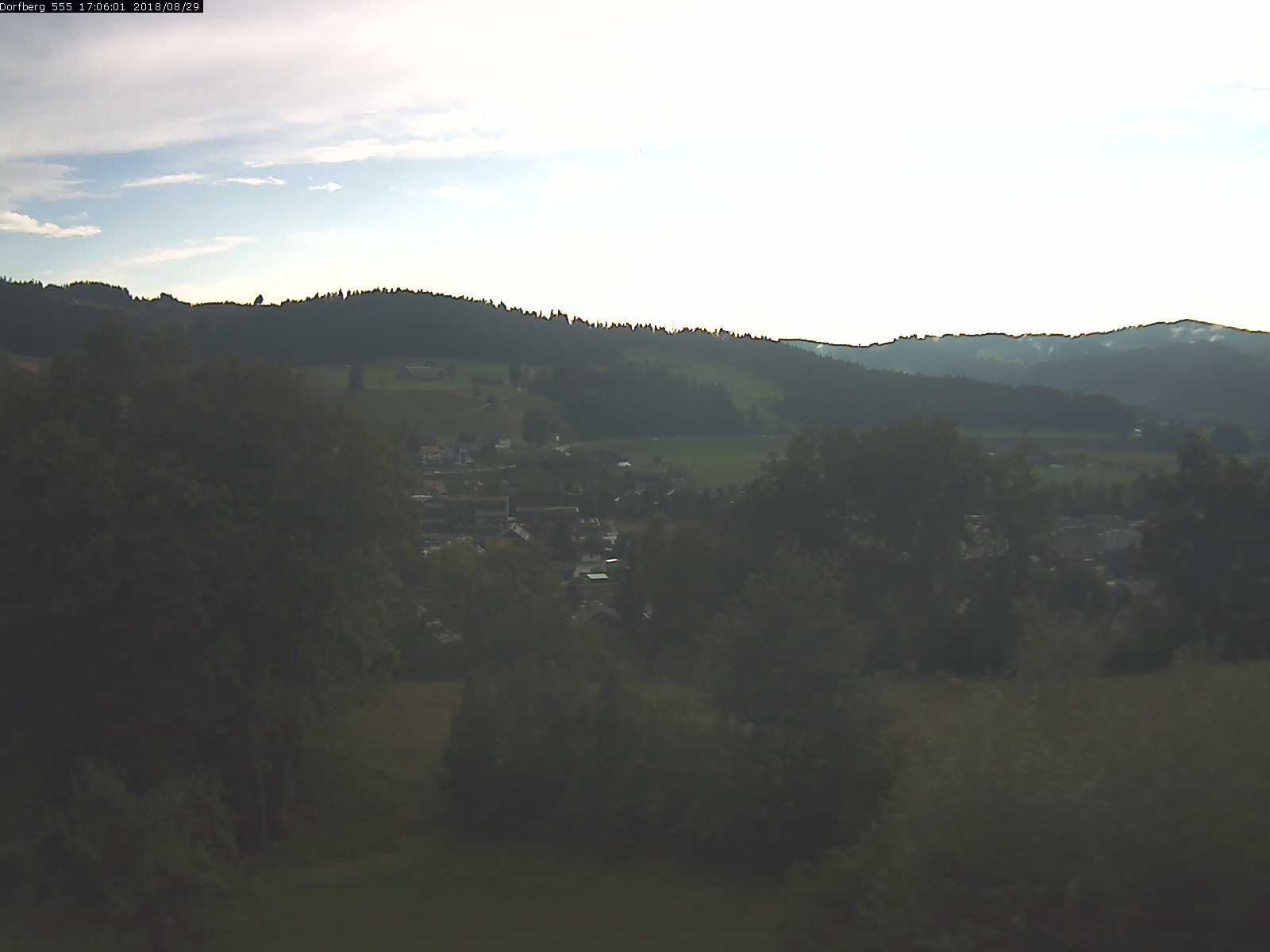 Webcam-Bild: Aussicht vom Dorfberg in Langnau 20180829-170601