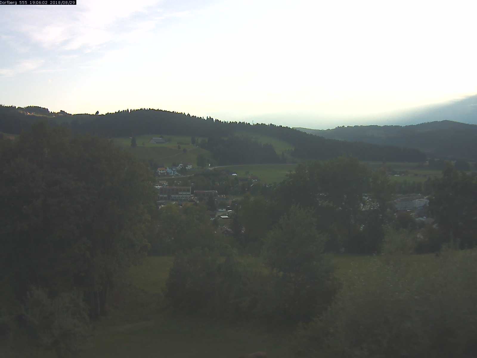 Webcam-Bild: Aussicht vom Dorfberg in Langnau 20180829-190601