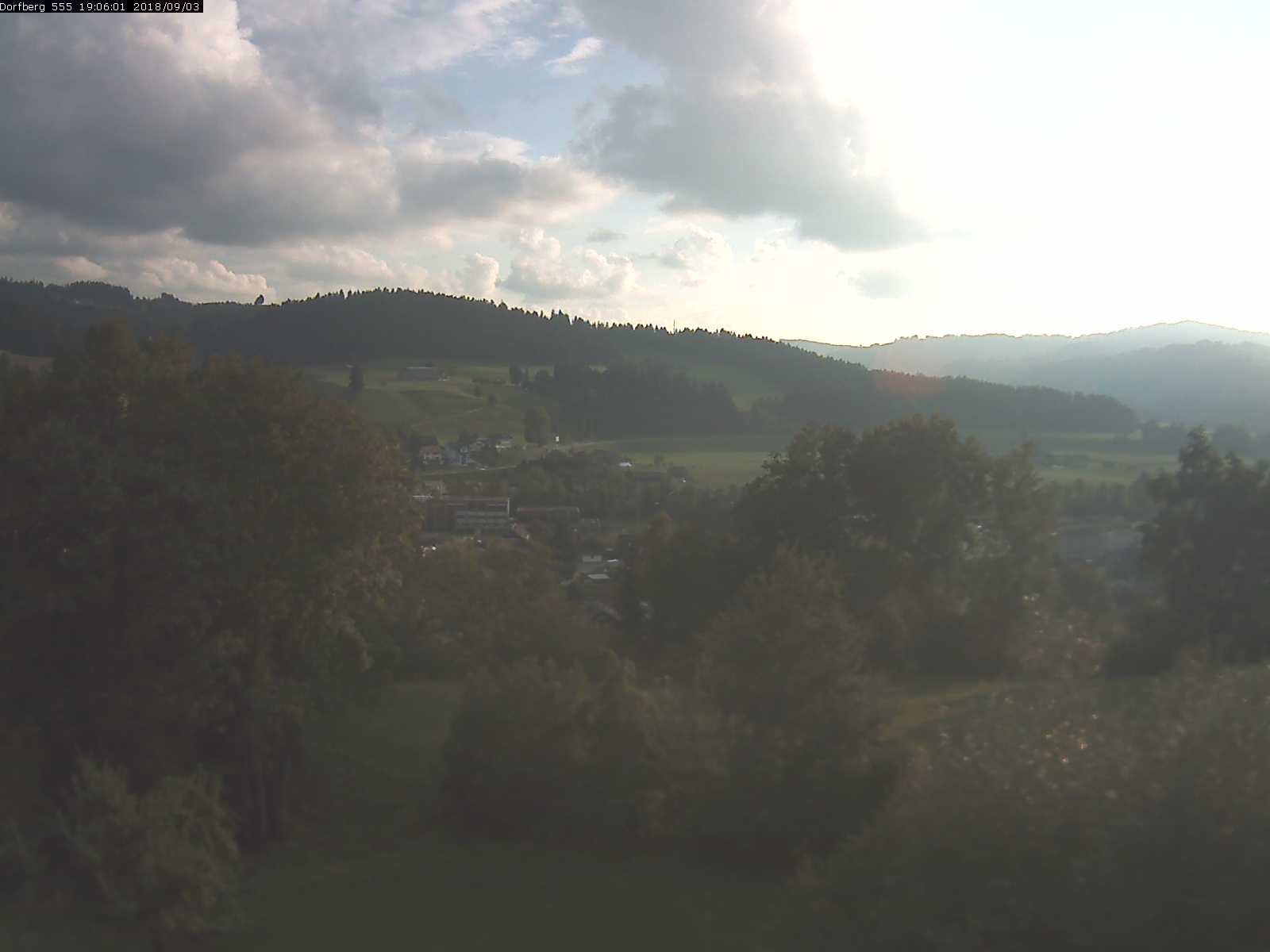 Webcam-Bild: Aussicht vom Dorfberg in Langnau 20180903-190601