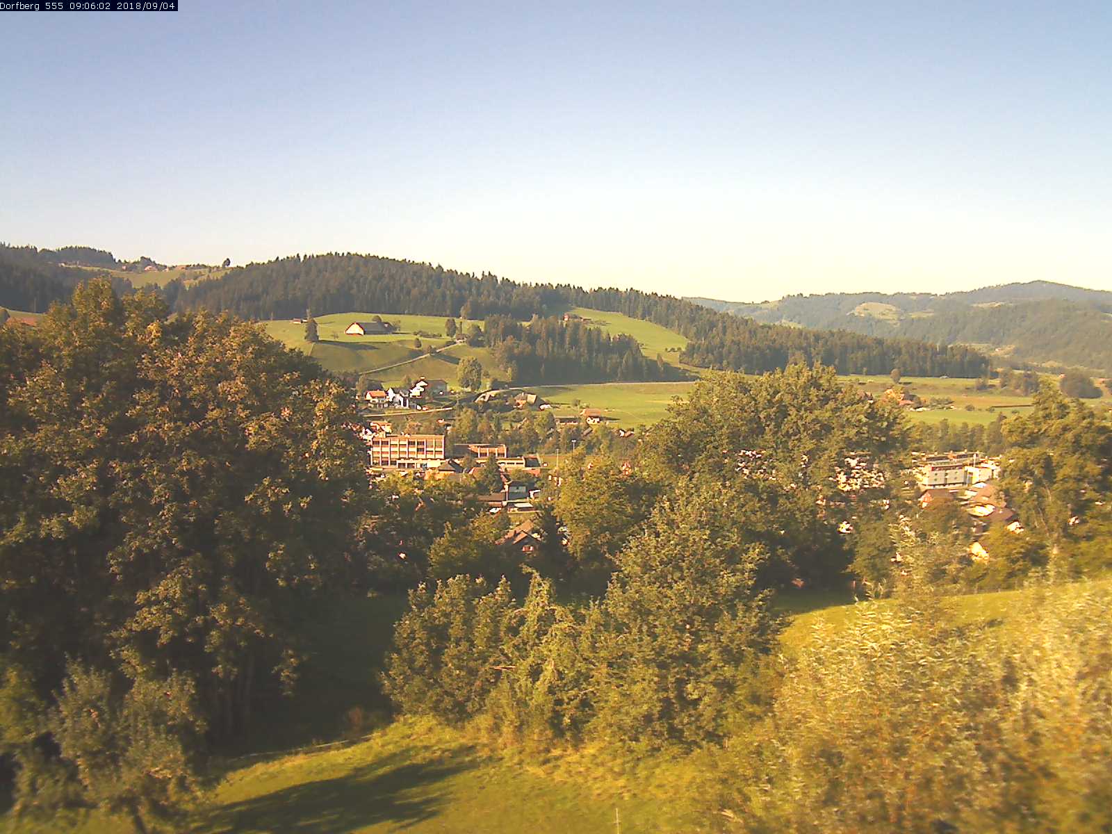Webcam-Bild: Aussicht vom Dorfberg in Langnau 20180904-090601