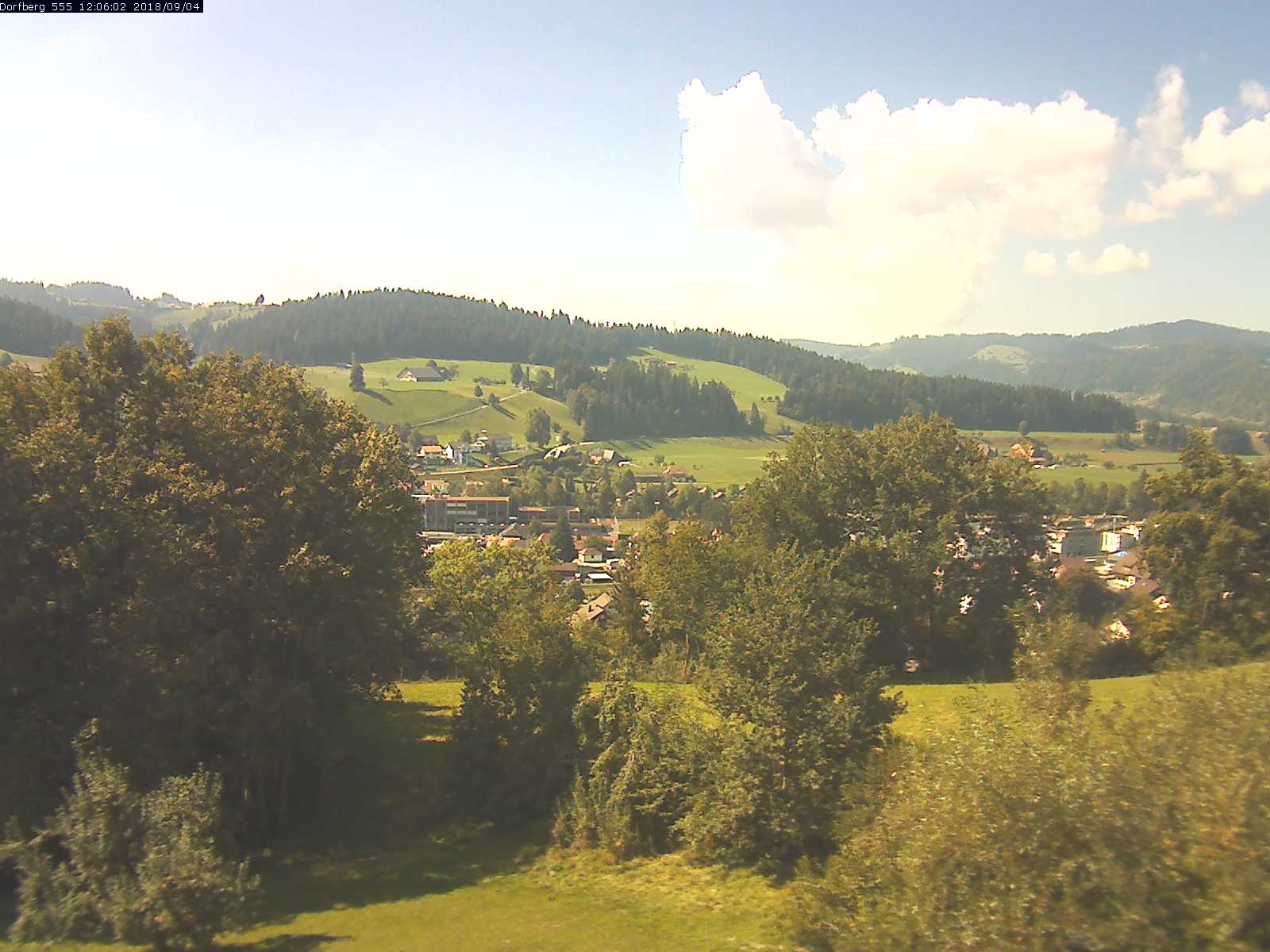 Webcam-Bild: Aussicht vom Dorfberg in Langnau 20180904-120601
