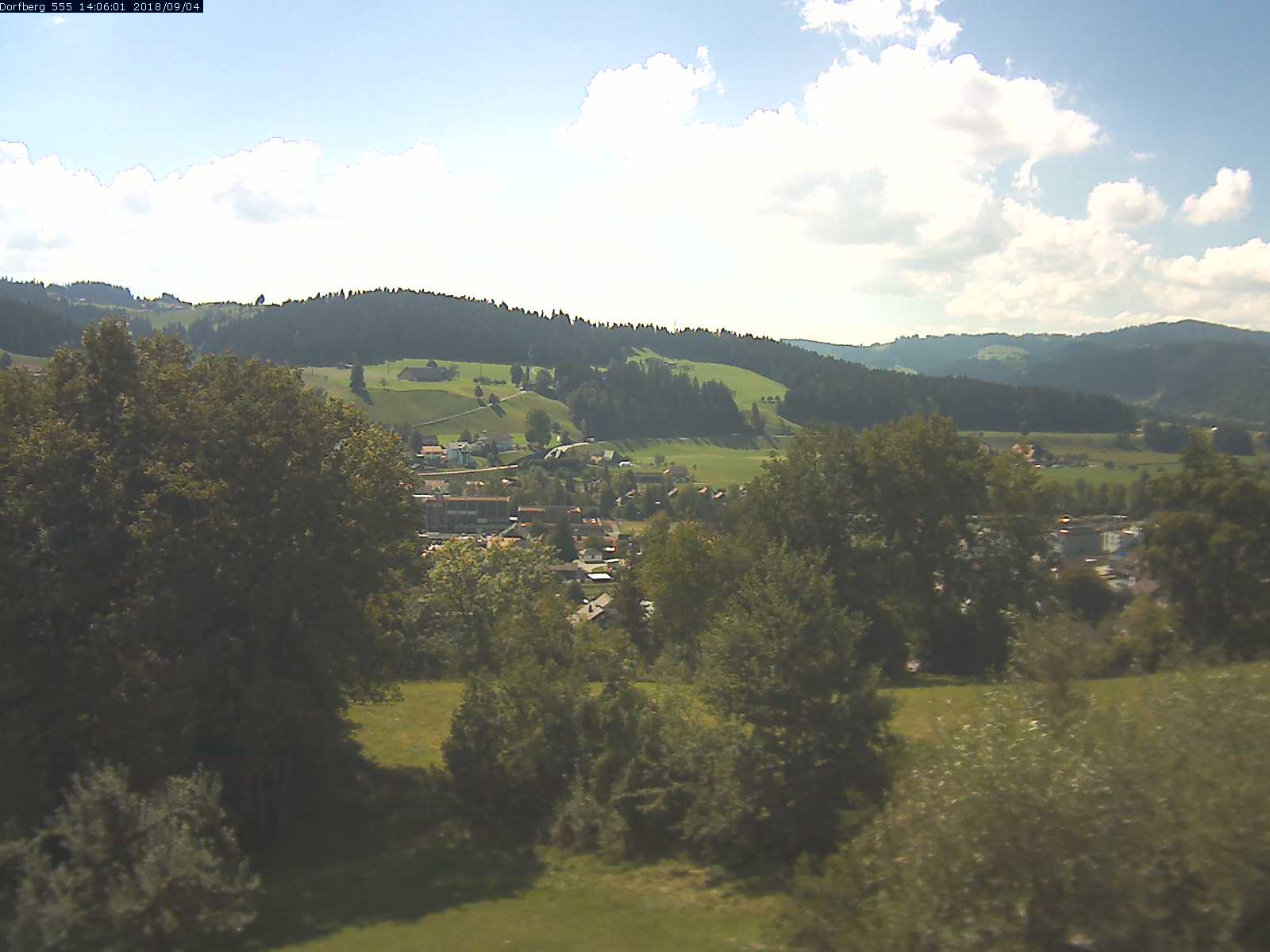 Webcam-Bild: Aussicht vom Dorfberg in Langnau 20180904-140601