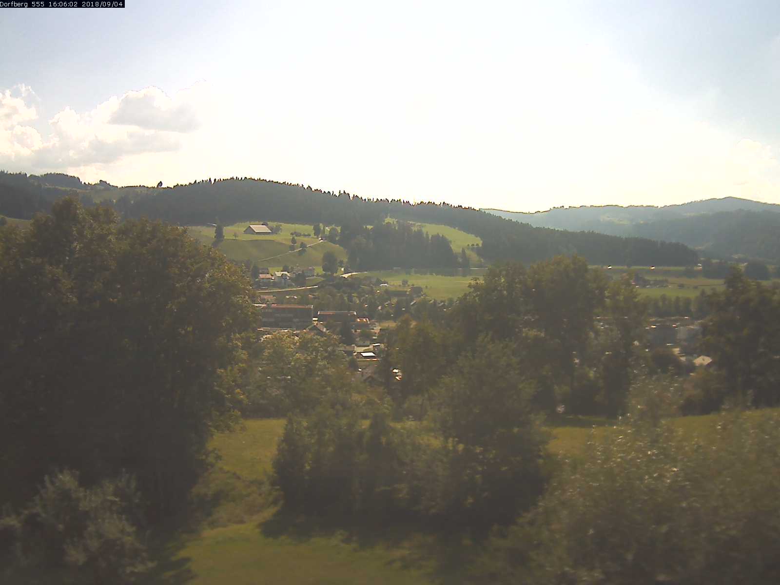 Webcam-Bild: Aussicht vom Dorfberg in Langnau 20180904-160601