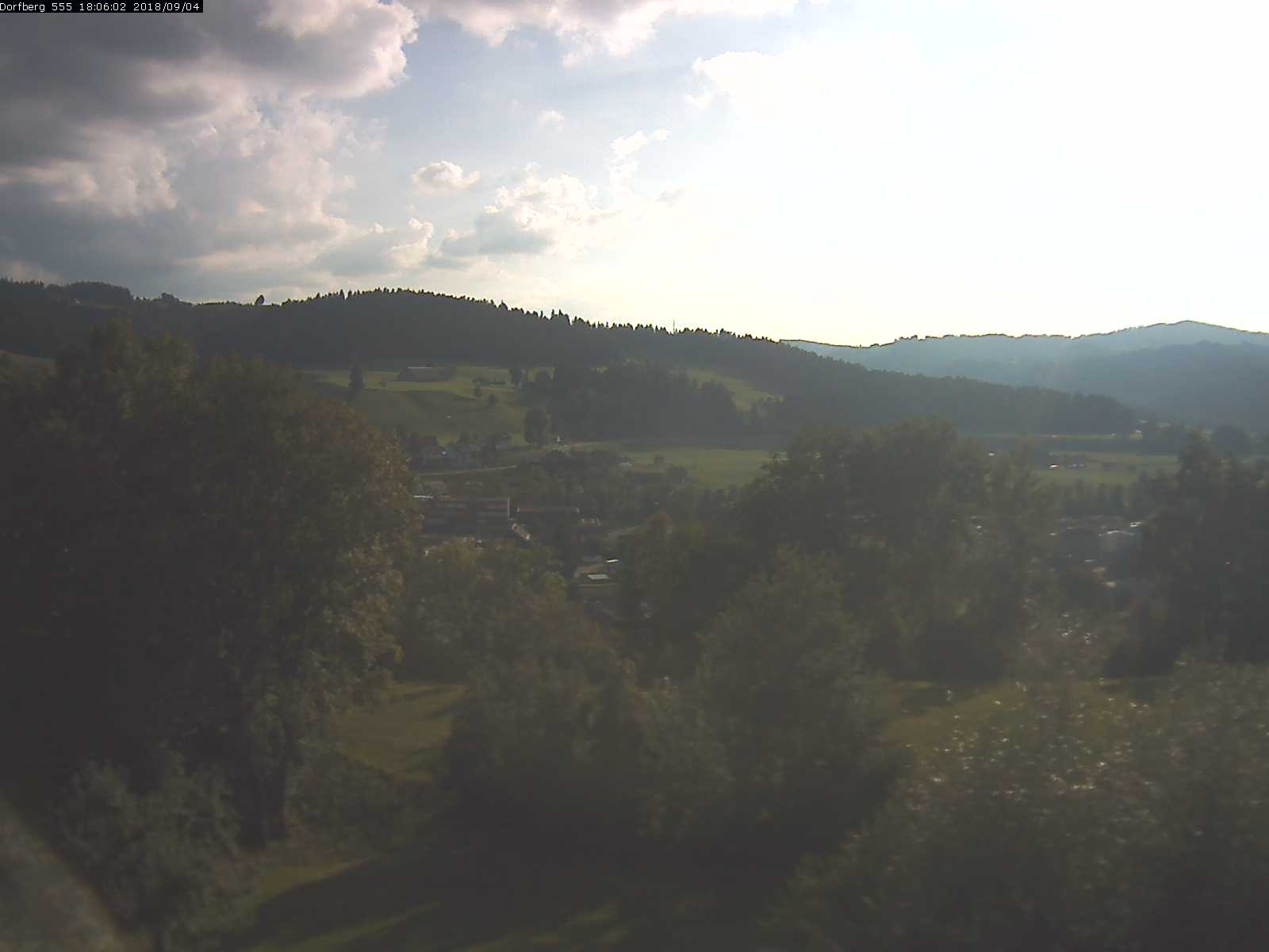 Webcam-Bild: Aussicht vom Dorfberg in Langnau 20180904-180601