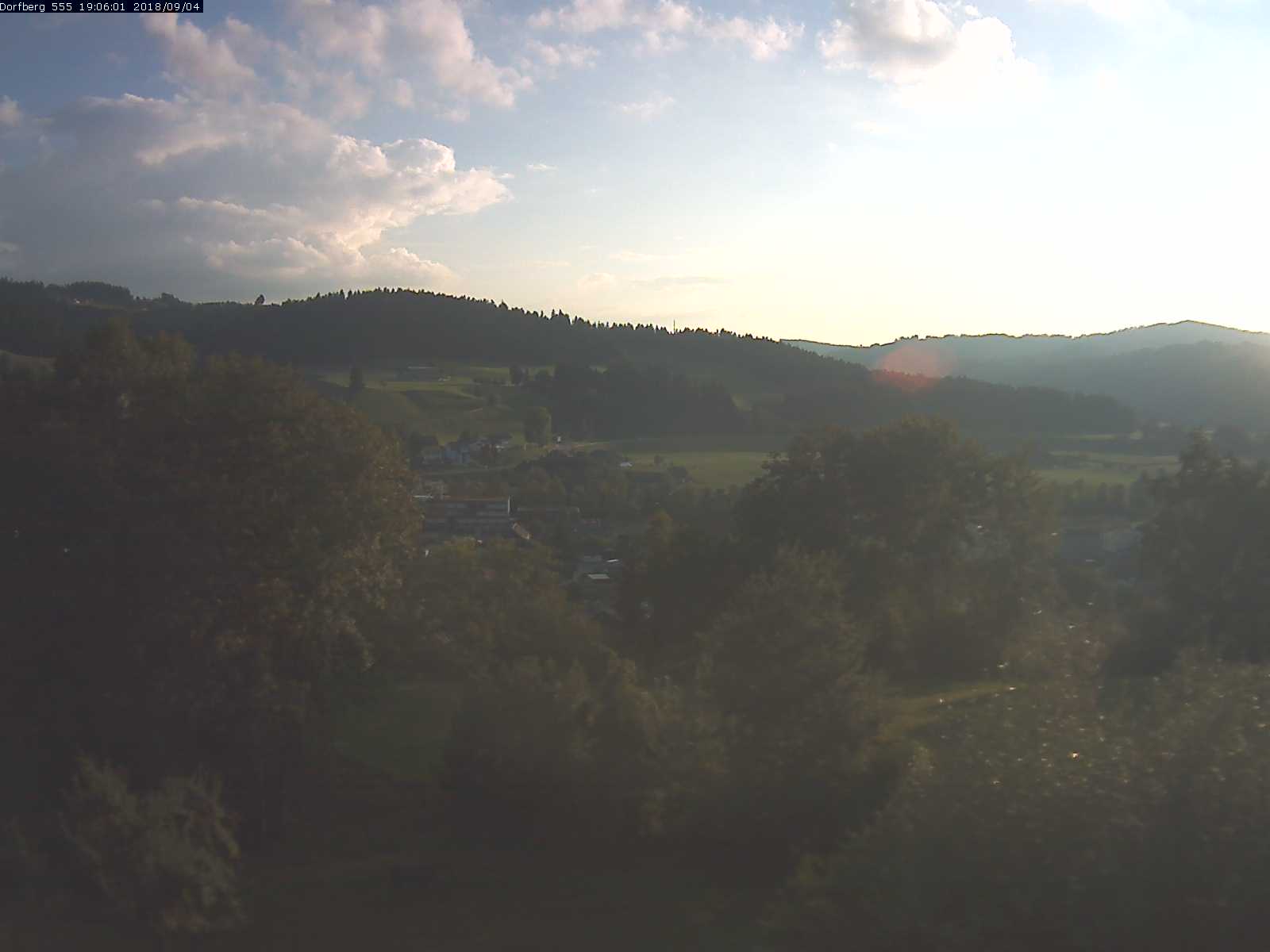 Webcam-Bild: Aussicht vom Dorfberg in Langnau 20180904-190601