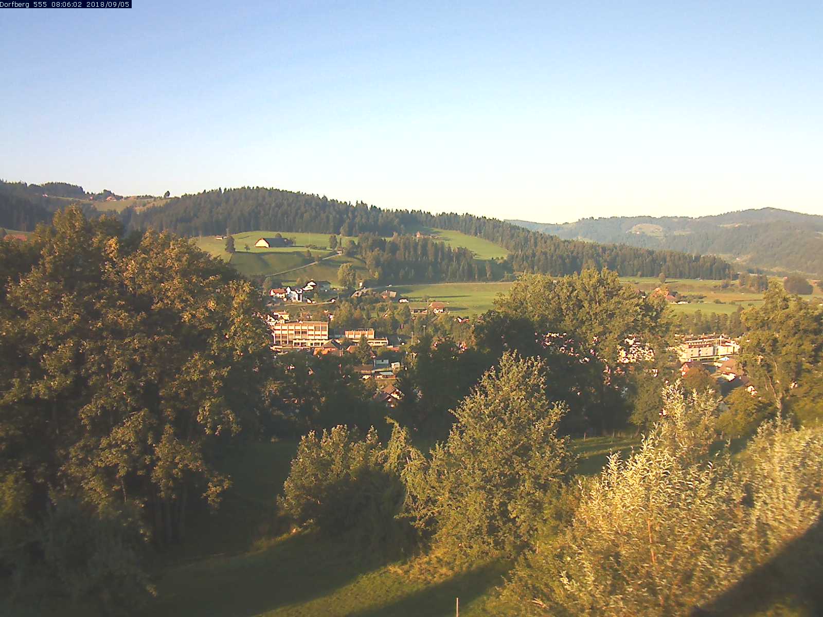 Webcam-Bild: Aussicht vom Dorfberg in Langnau 20180905-080601