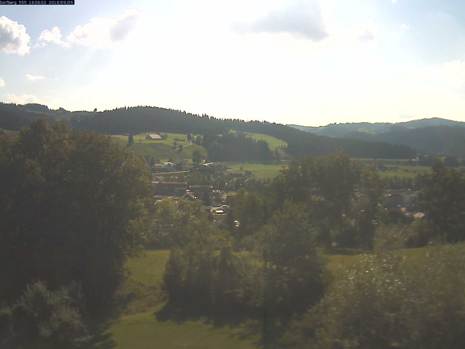 Webcam-Bild: Aussicht vom Dorfberg in Langnau 20180905-160601