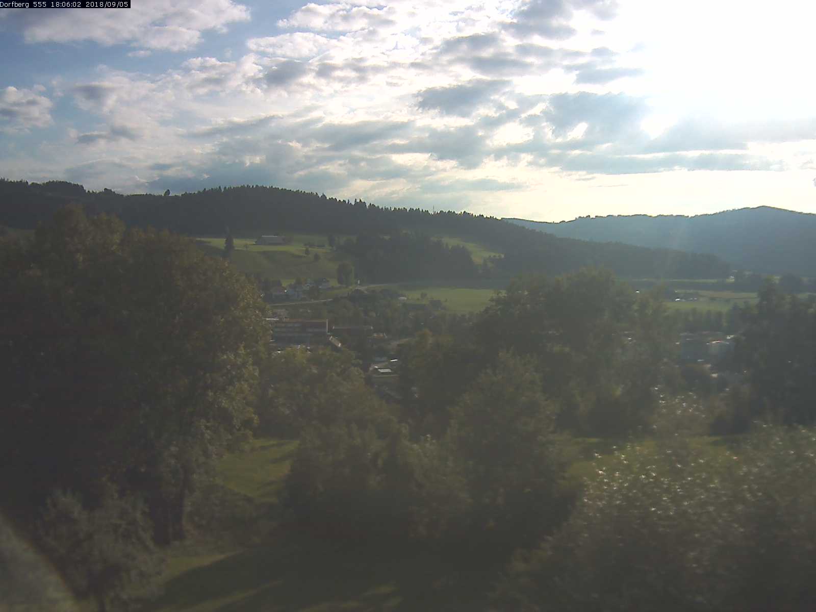 Webcam-Bild: Aussicht vom Dorfberg in Langnau 20180905-180601