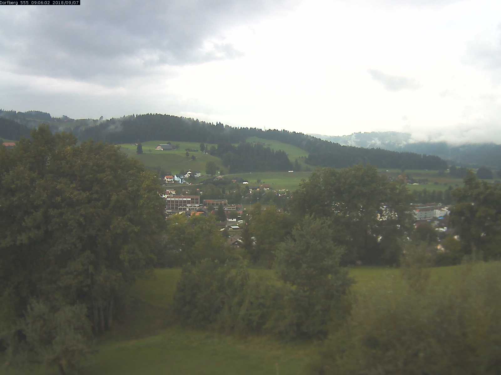 Webcam-Bild: Aussicht vom Dorfberg in Langnau 20180907-090601