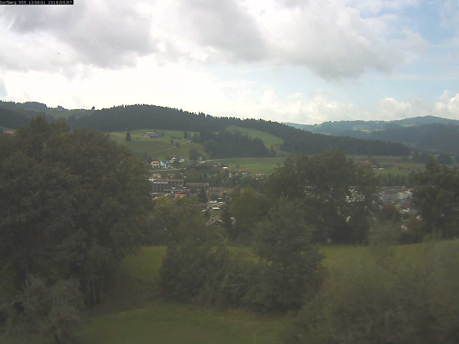 Webcam-Bild: Aussicht vom Dorfberg in Langnau 20180907-120601
