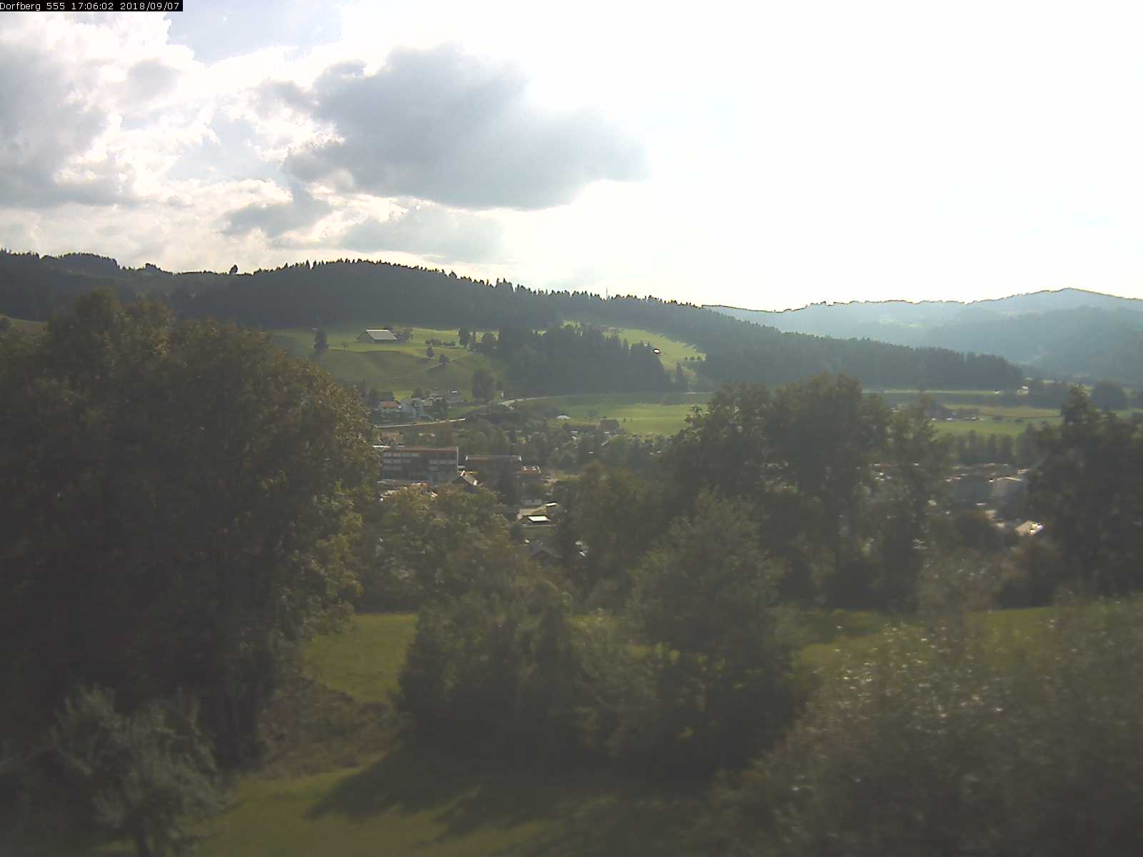 Webcam-Bild: Aussicht vom Dorfberg in Langnau 20180907-170601