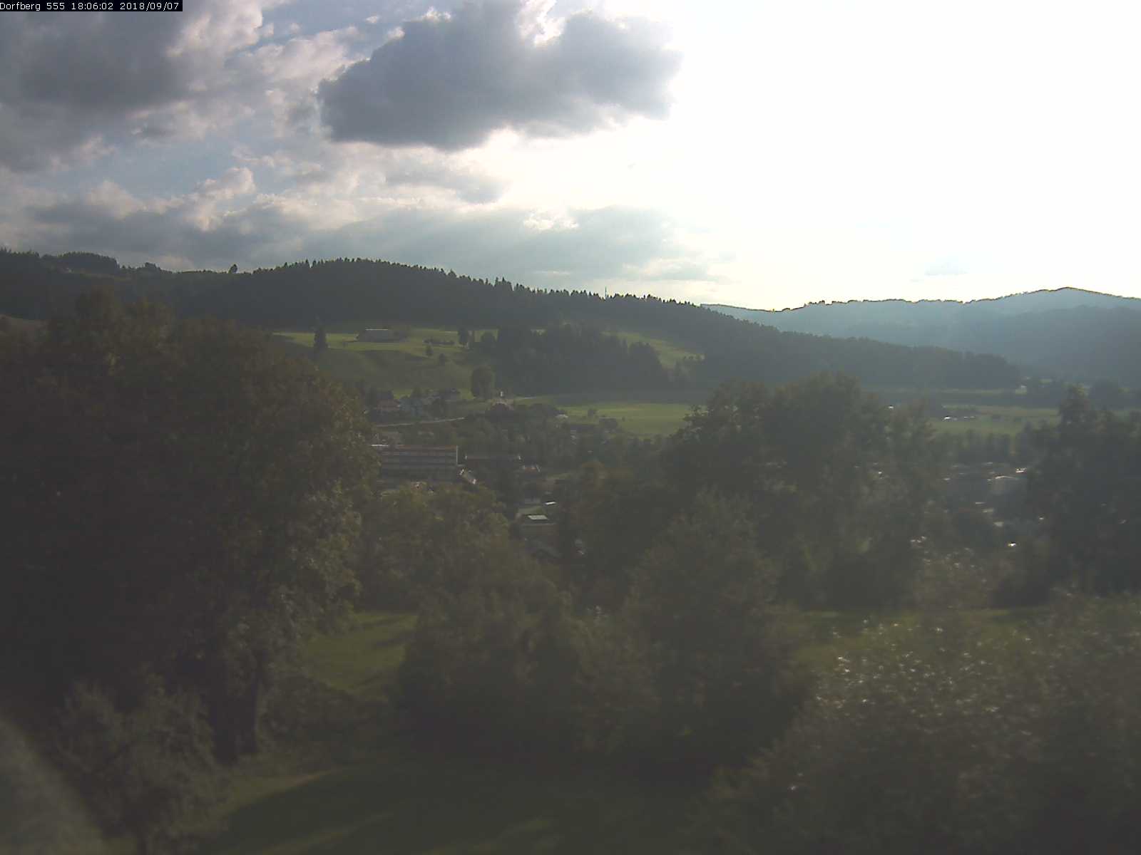 Webcam-Bild: Aussicht vom Dorfberg in Langnau 20180907-180601