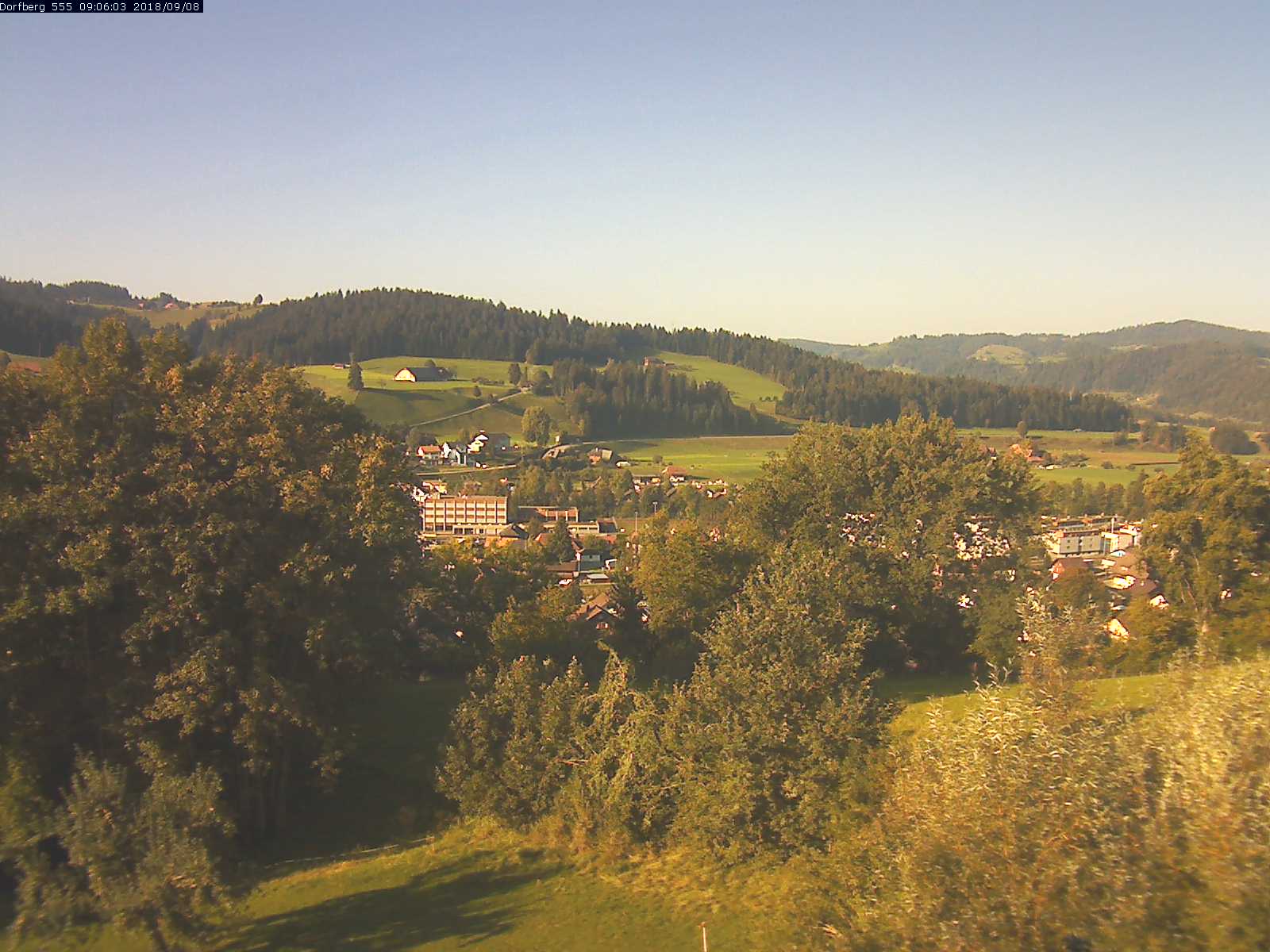 Webcam-Bild: Aussicht vom Dorfberg in Langnau 20180908-090601