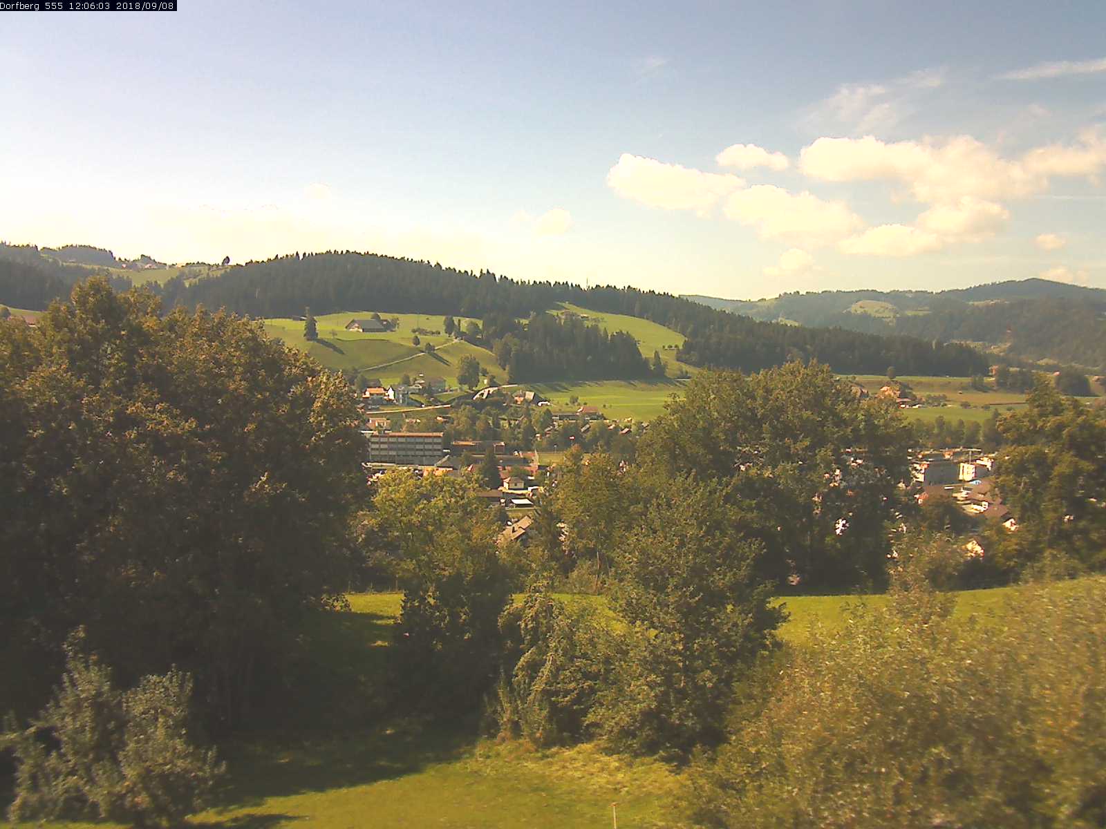 Webcam-Bild: Aussicht vom Dorfberg in Langnau 20180908-120601