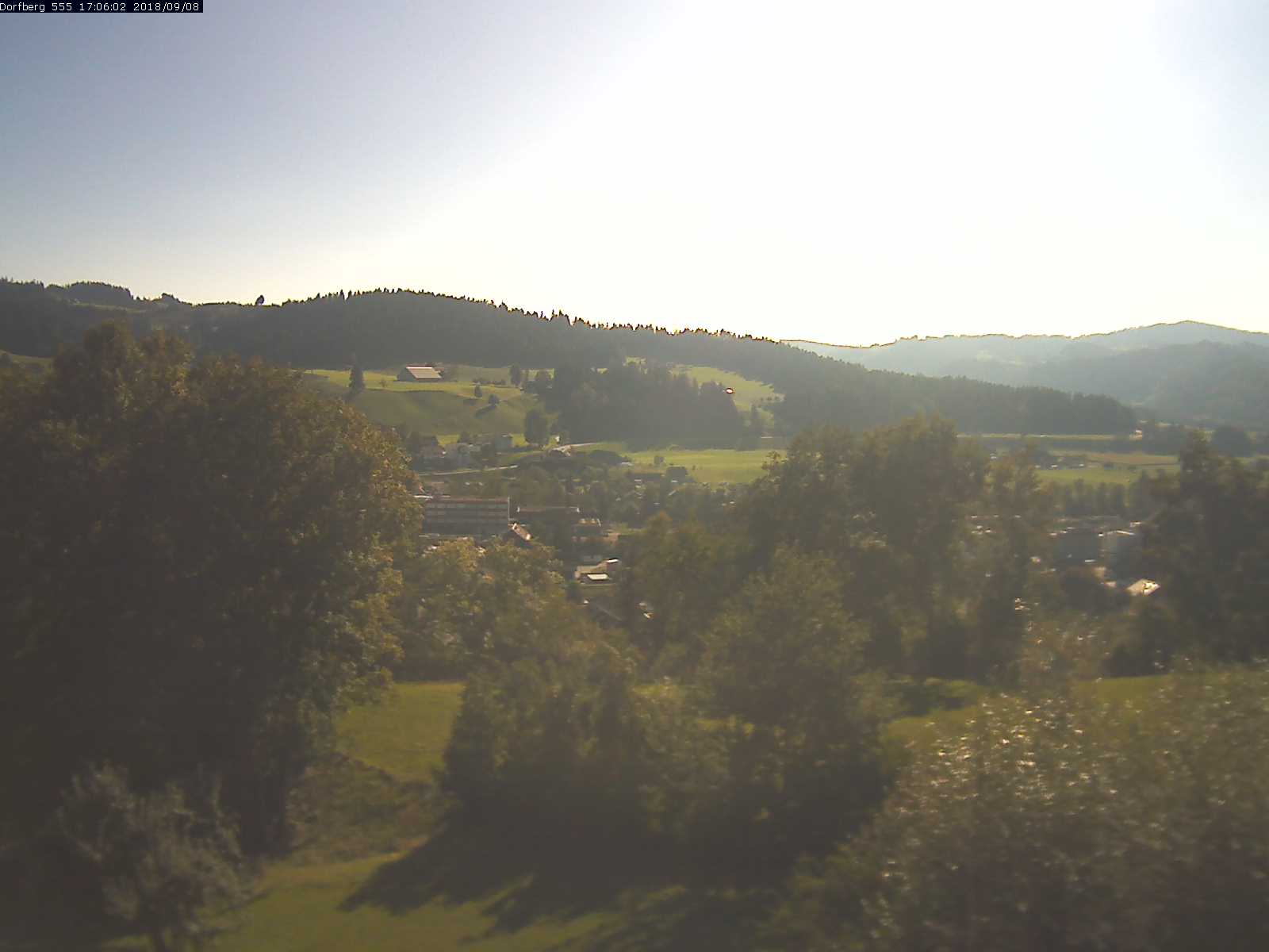 Webcam-Bild: Aussicht vom Dorfberg in Langnau 20180908-170601
