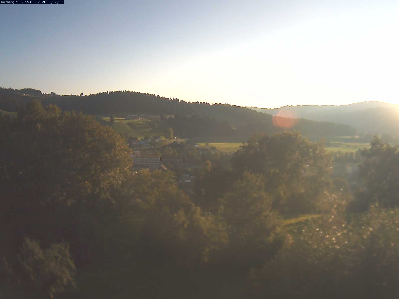 Webcam-Bild: Aussicht vom Dorfberg in Langnau 20180908-190601