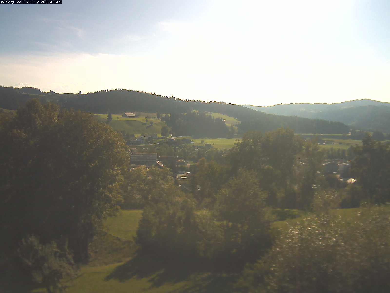 Webcam-Bild: Aussicht vom Dorfberg in Langnau 20180909-170601