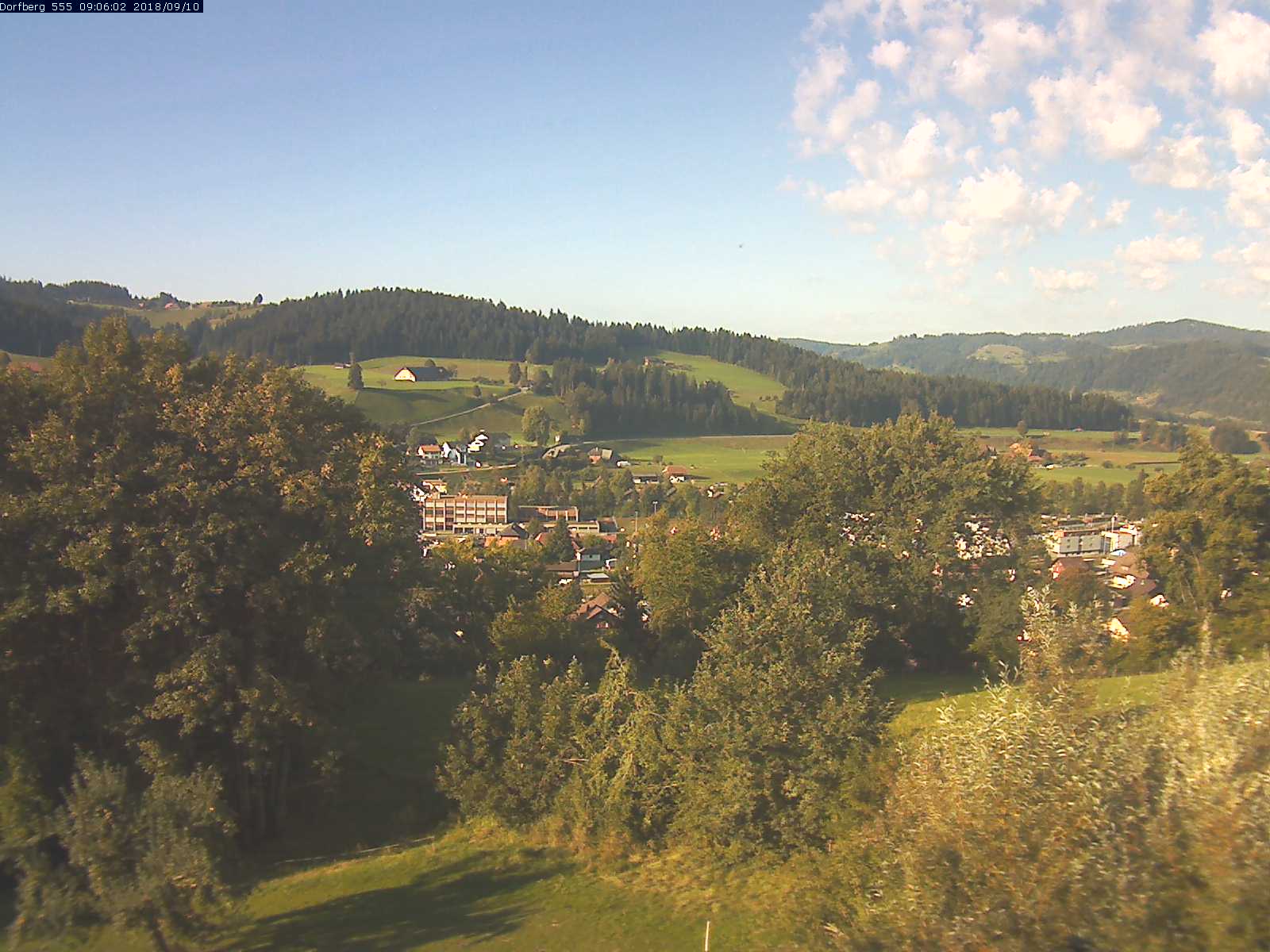 Webcam-Bild: Aussicht vom Dorfberg in Langnau 20180910-090601