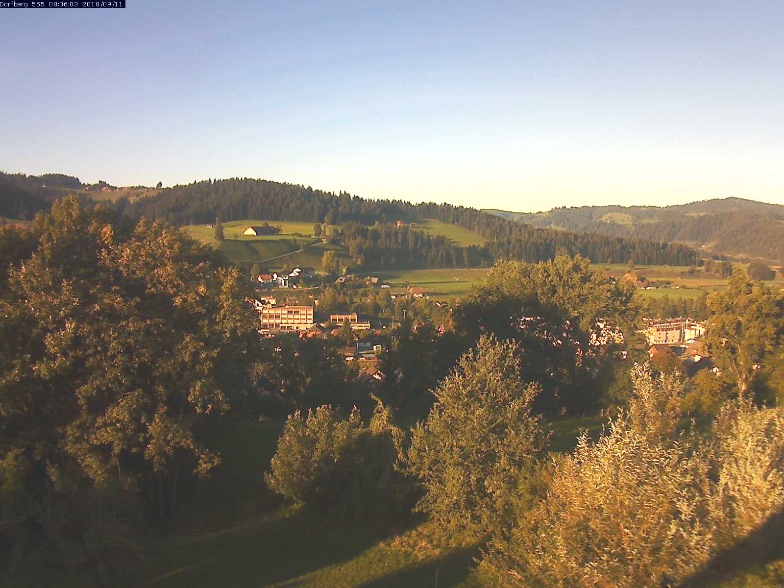 Webcam-Bild: Aussicht vom Dorfberg in Langnau 20180911-080601