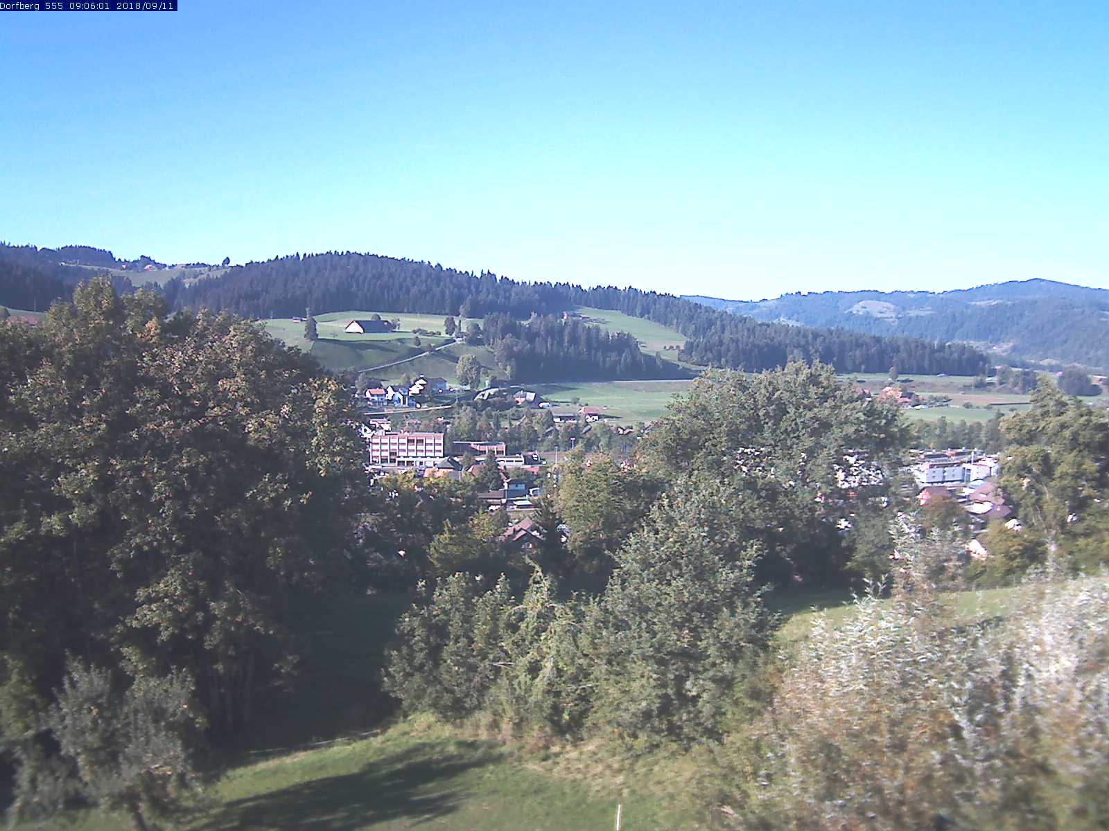 Webcam-Bild: Aussicht vom Dorfberg in Langnau 20180911-090601