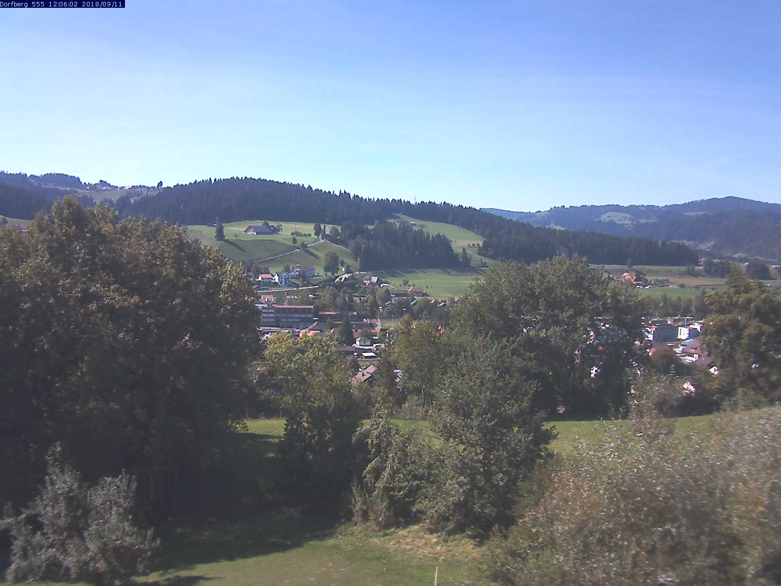 Webcam-Bild: Aussicht vom Dorfberg in Langnau 20180911-120601